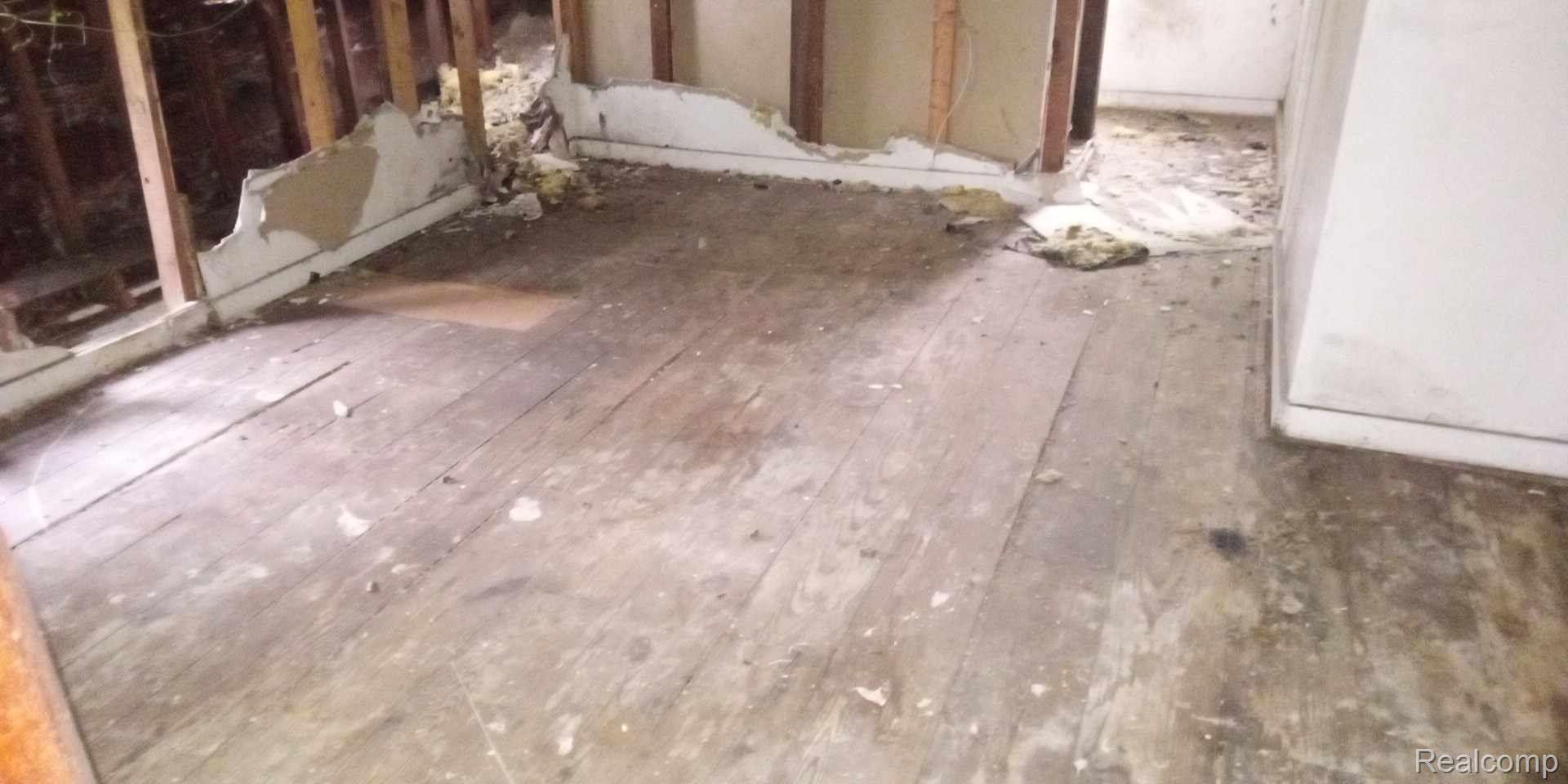 13832 Pinewood Street Detroit City MI 48205