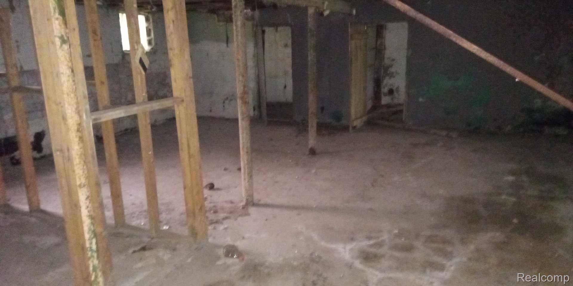 13832 Pinewood Street Detroit City MI 48205