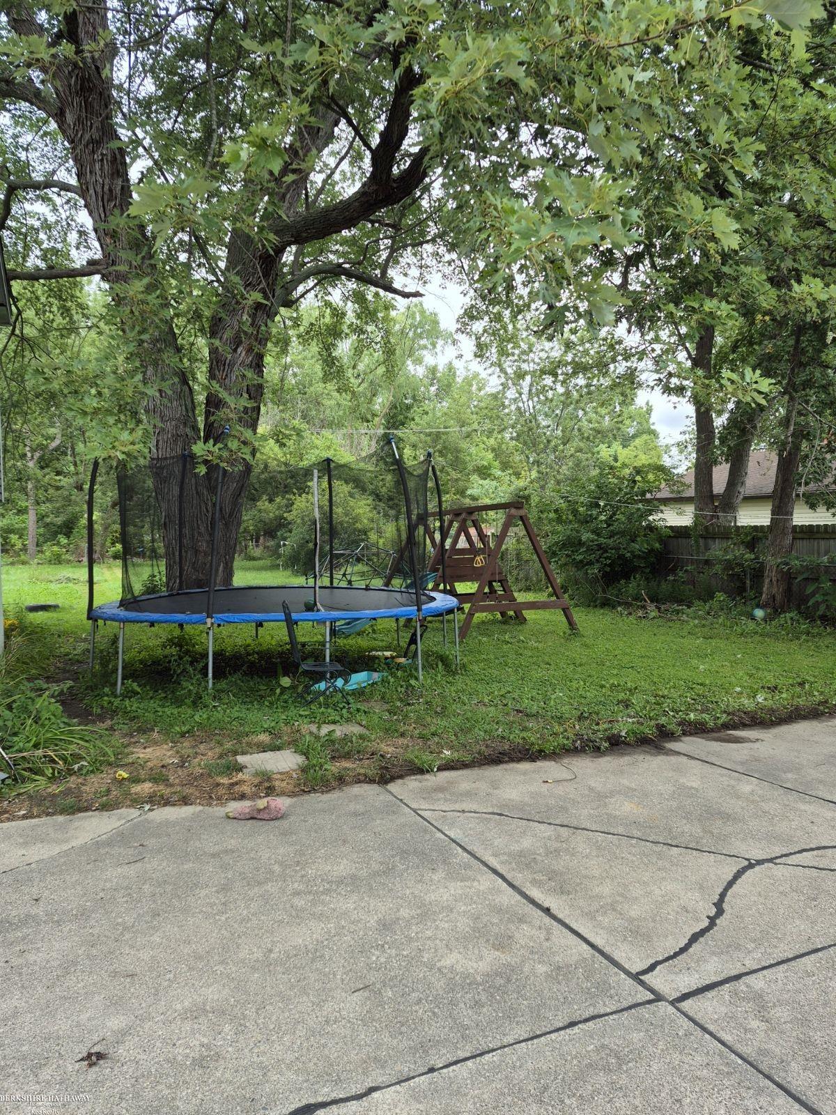 19375 Mcgill Street Roseville City MI 48066