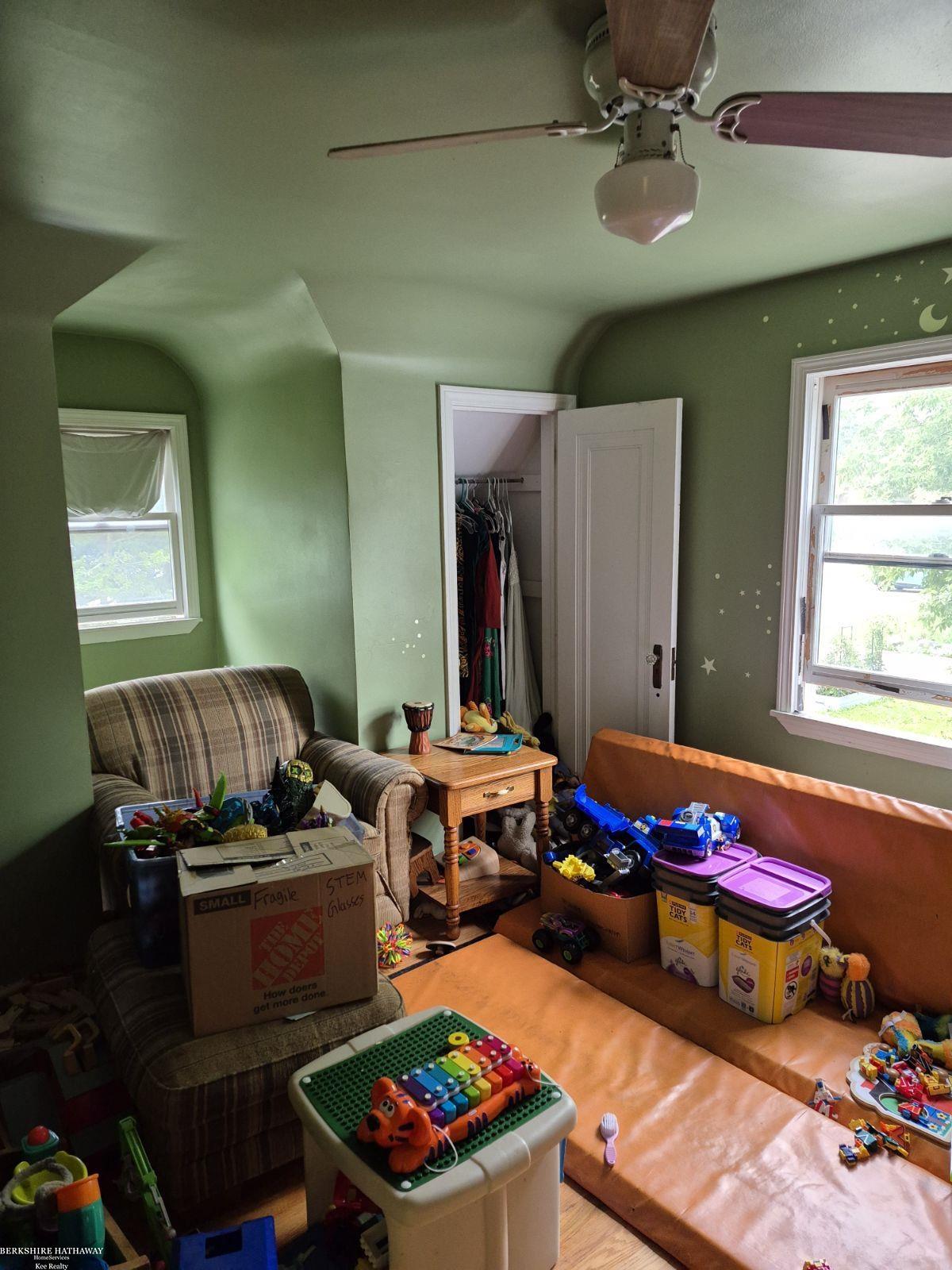 19375 Mcgill Street Roseville City MI 48066