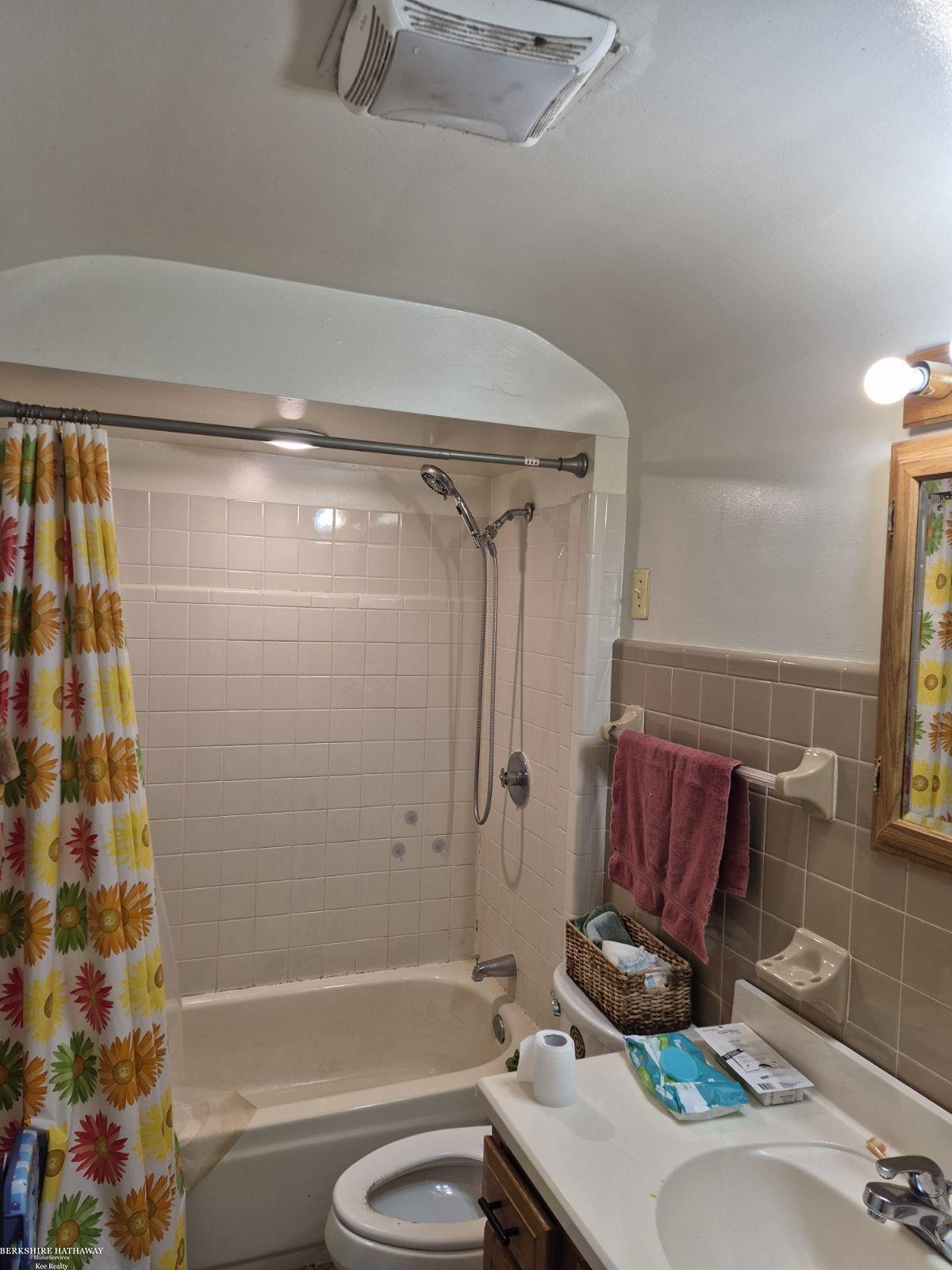 19375 Mcgill Street Roseville City MI 48066