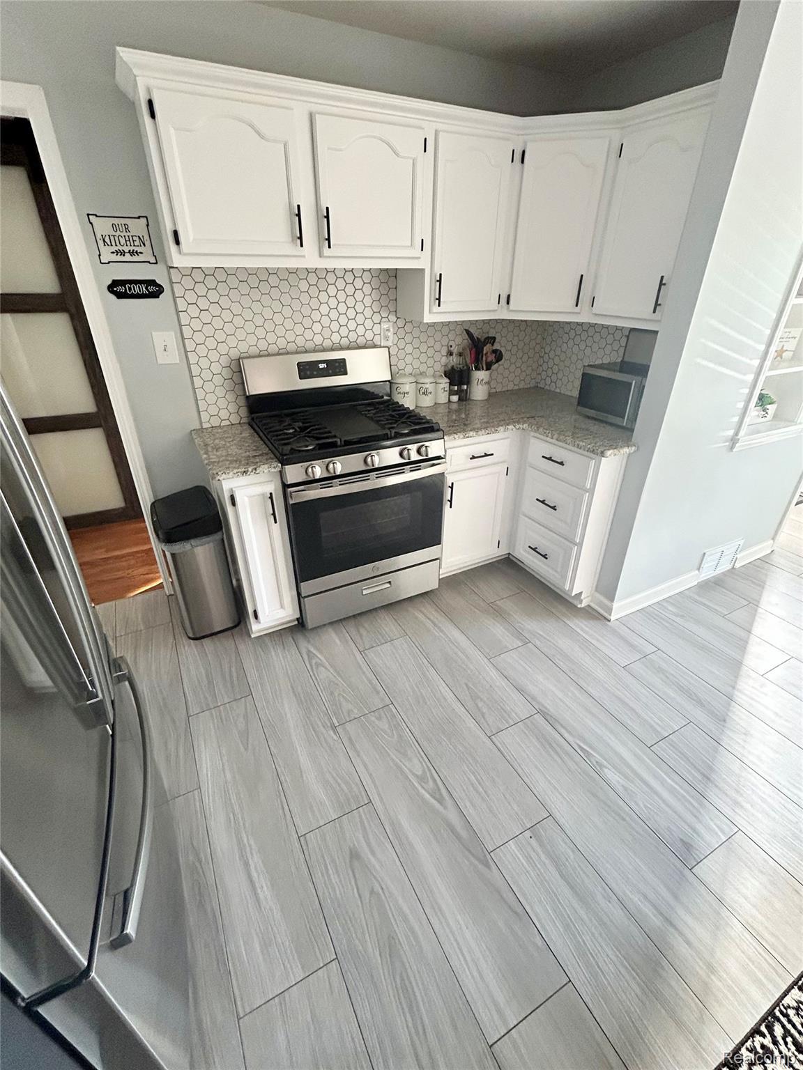 7221 Winona Avenue Allen Park City MI 48101