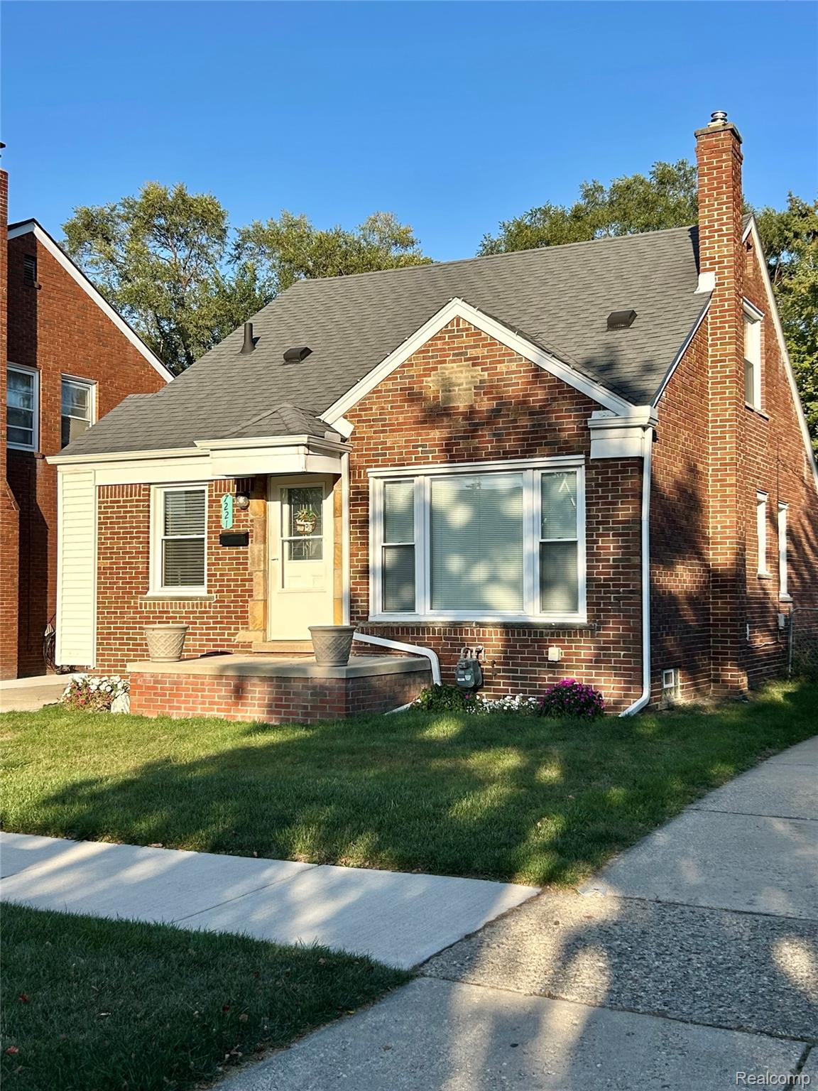 7221 Winona Avenue Allen Park City MI 48101