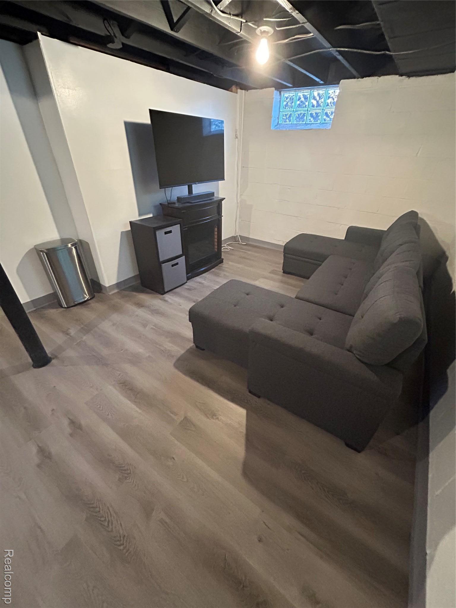 7221 Winona Avenue Allen Park City MI 48101