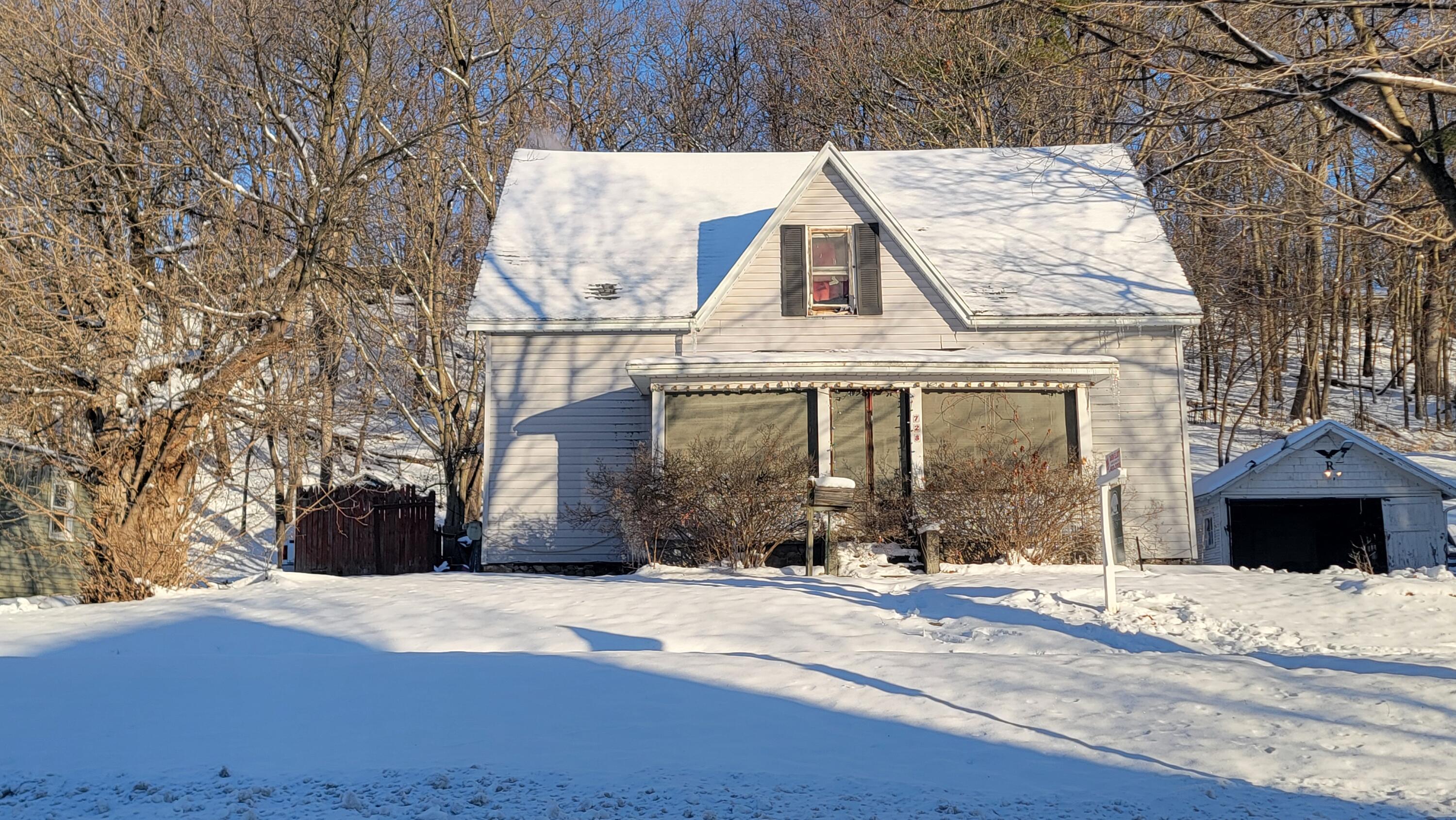 728 E Main Street Ionia City MI 48846