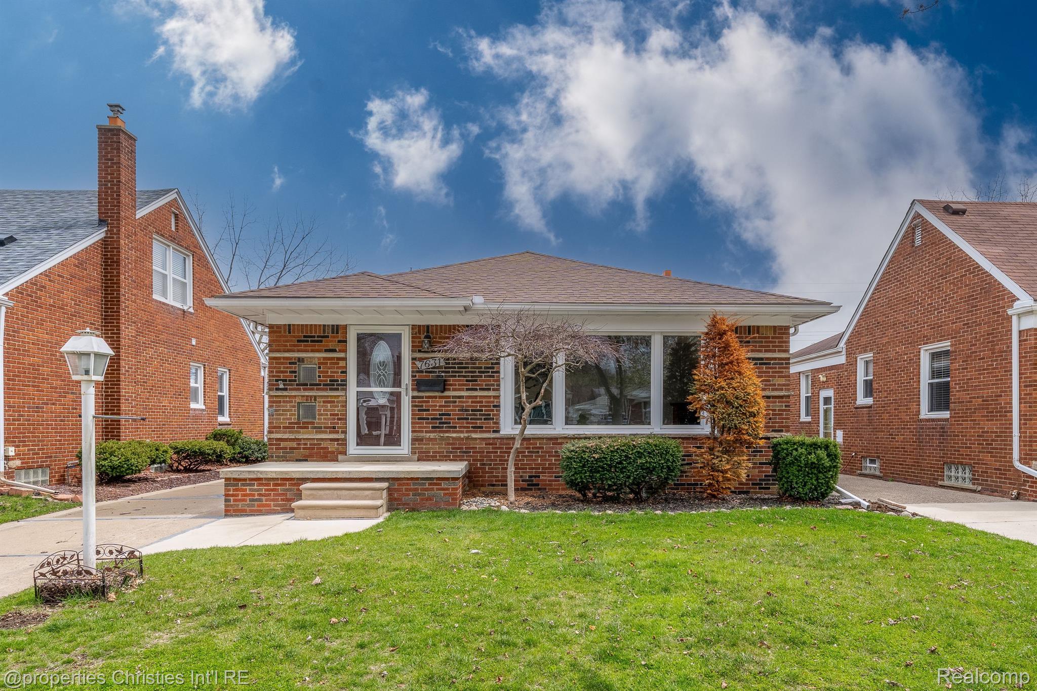 7631 Robinson Avenue Allen Park City MI 48101