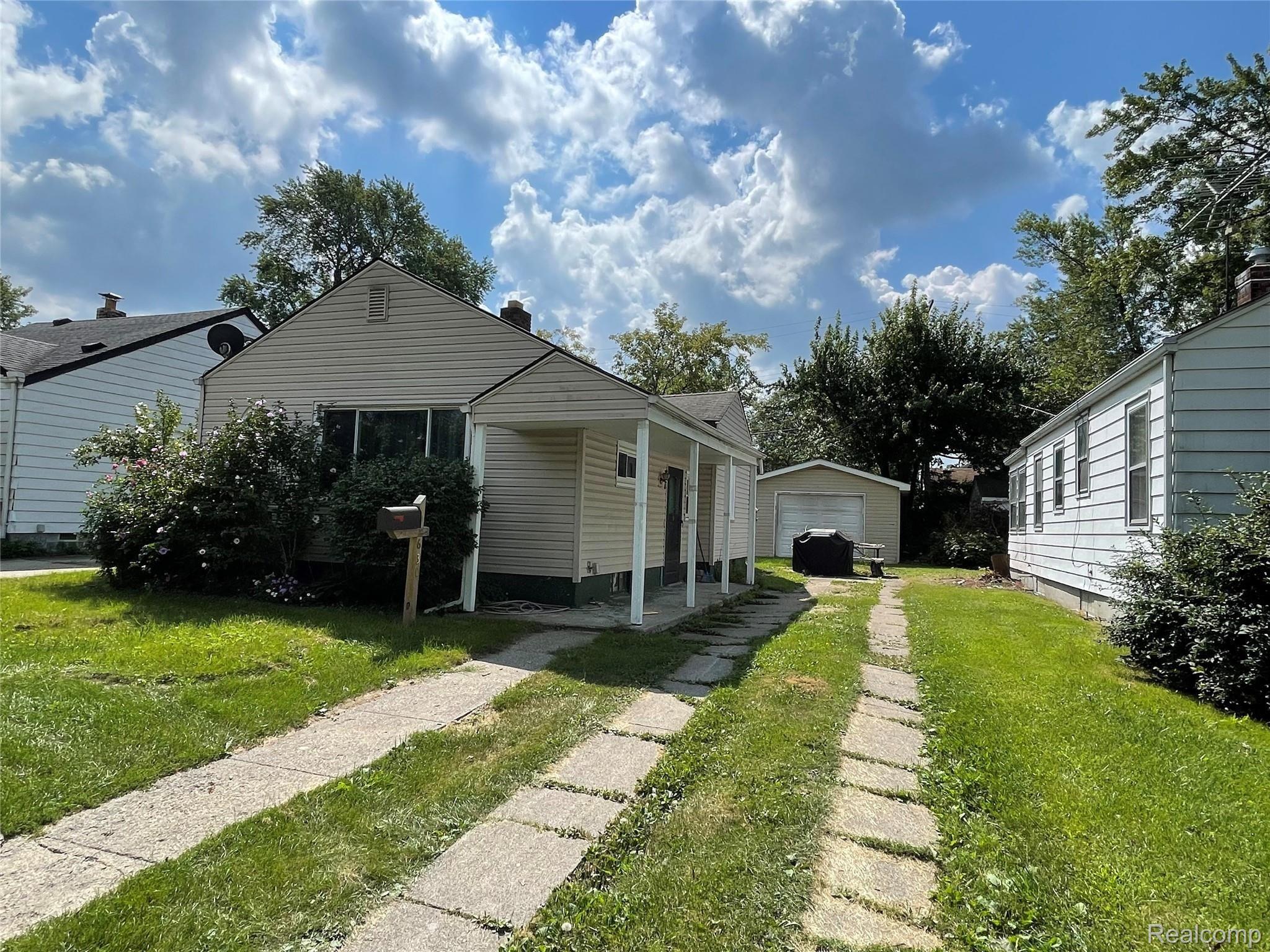 630 E Madison Avenue Pontiac City MI 48340