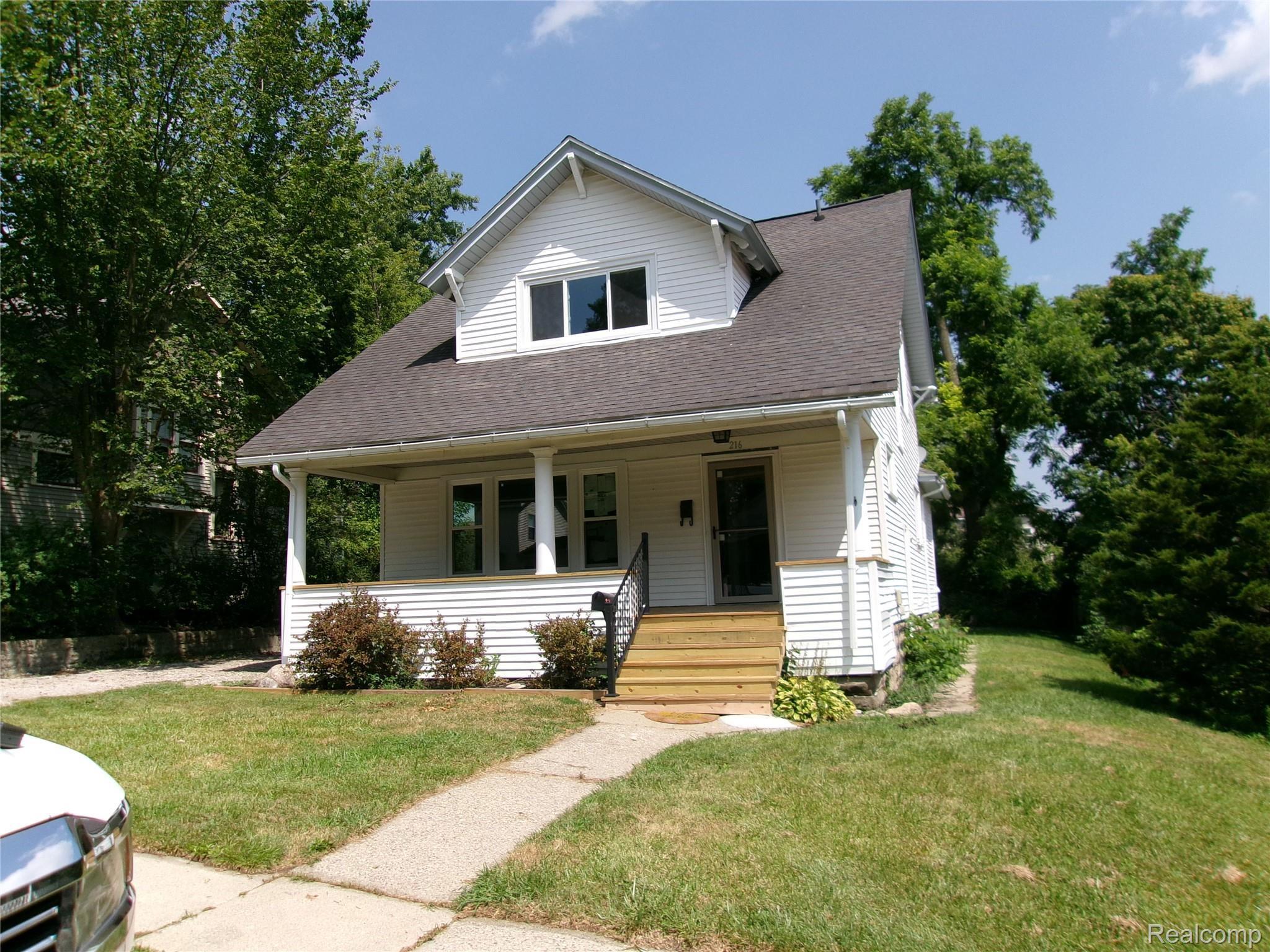 216 E Washington Street Howell City MI 48843