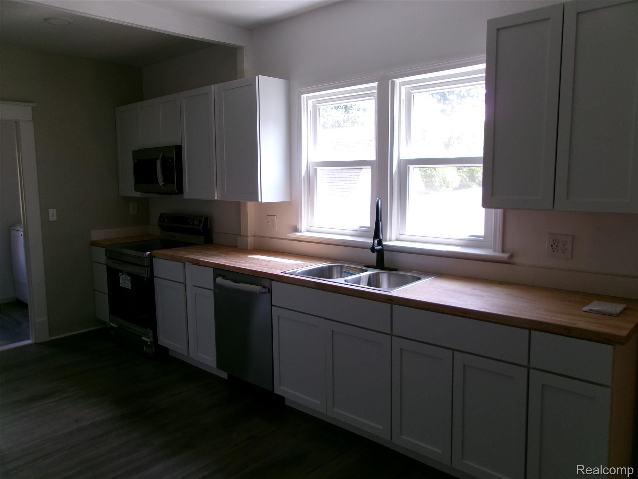 216 E Washington Street Howell City MI 48843