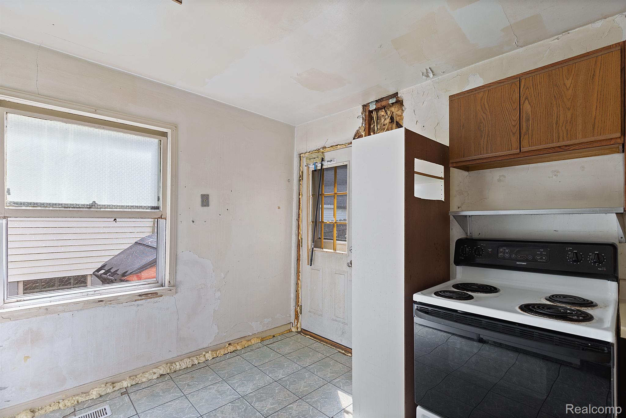 17484 Lowell Street Roseville City MI 48066