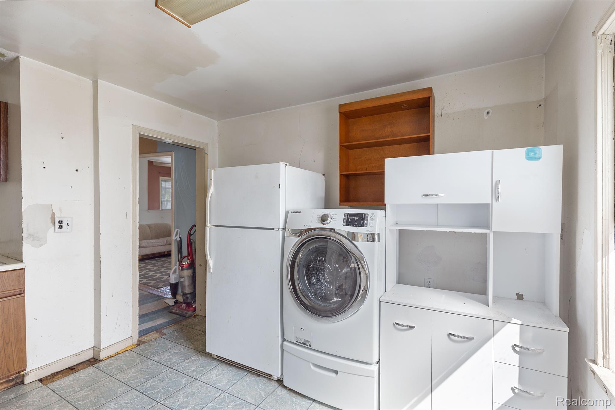 17484 Lowell Street Roseville City MI 48066