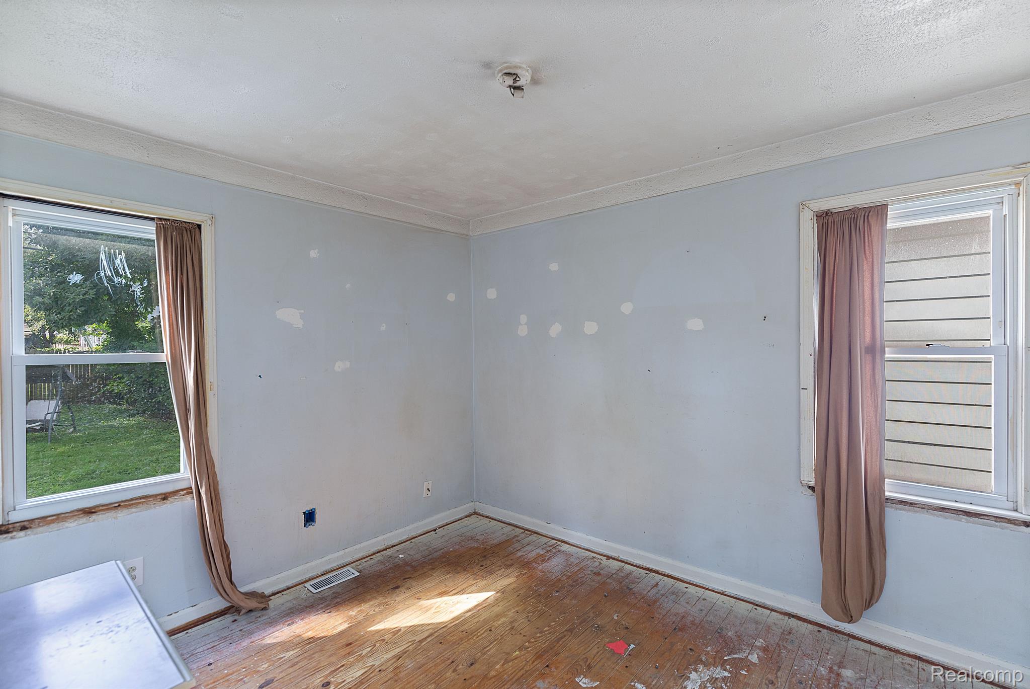 17484 Lowell Street Roseville City MI 48066