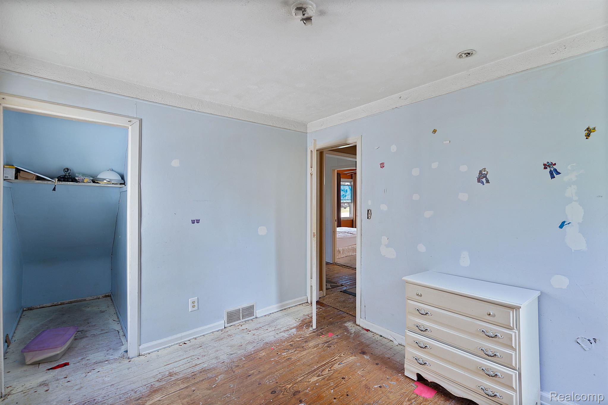 17484 Lowell Street Roseville City MI 48066