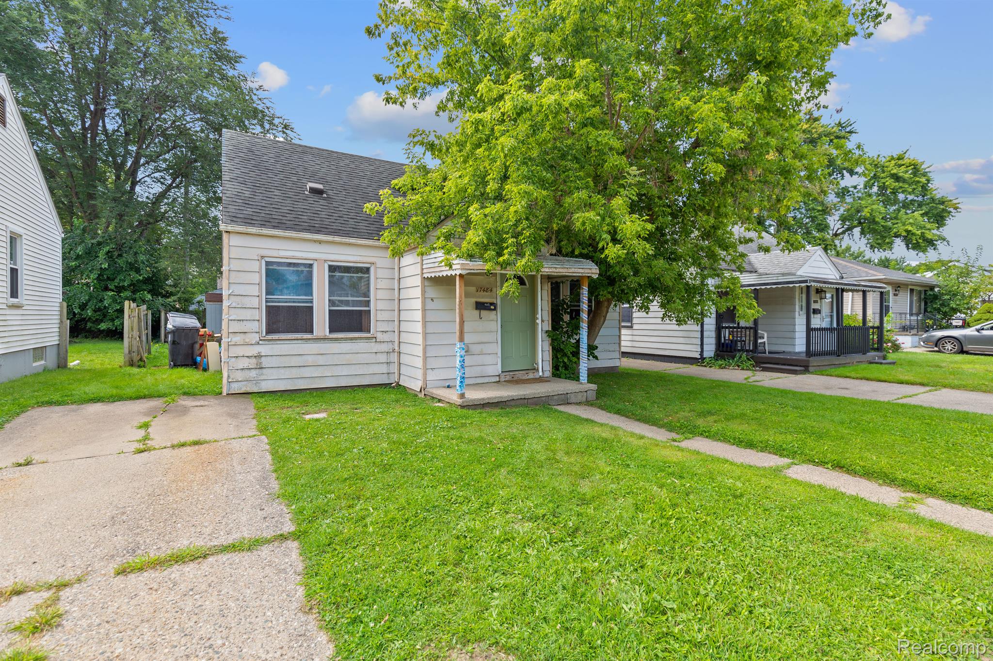 17484 Lowell Street Roseville City MI 48066