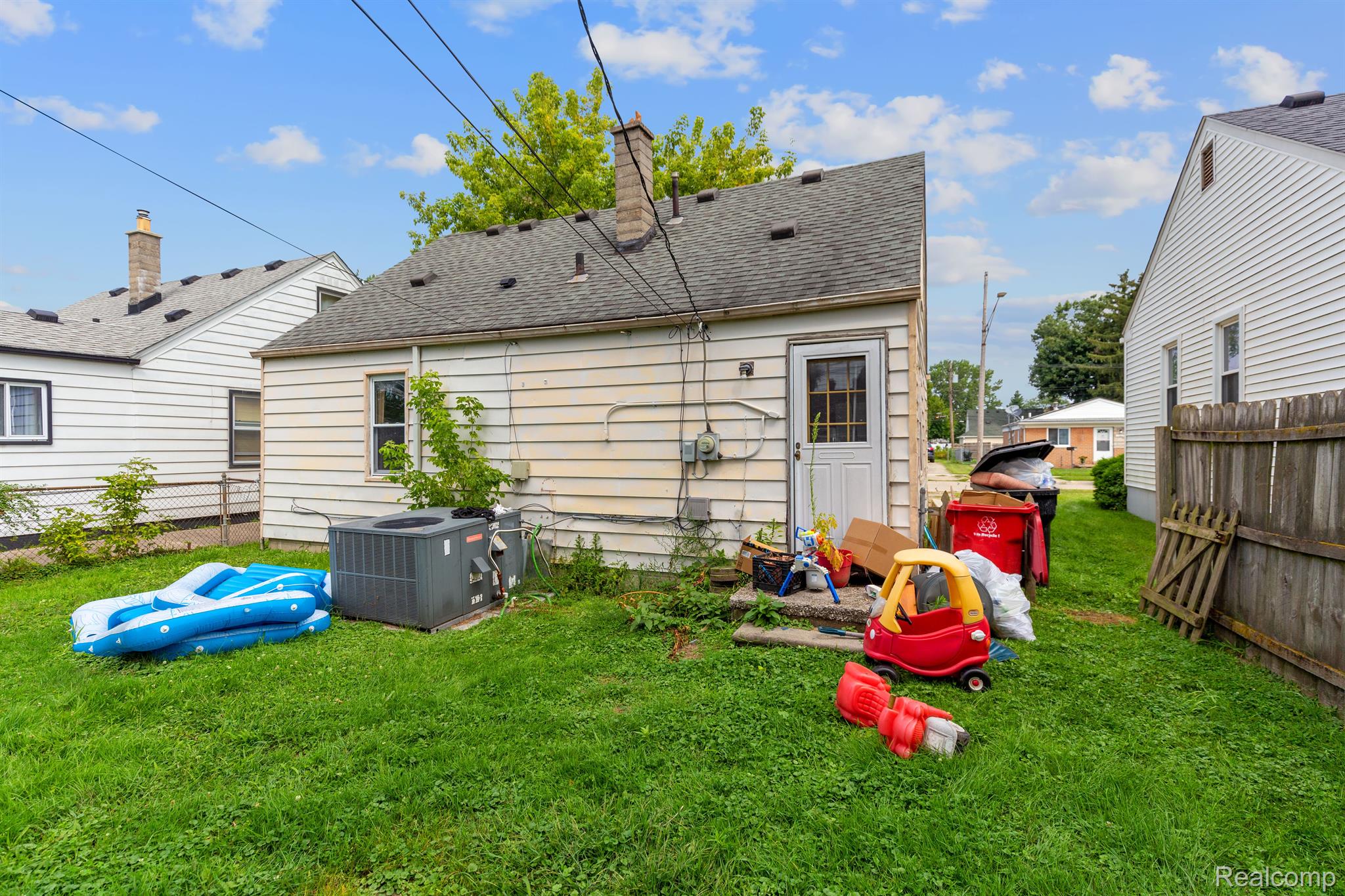 17484 Lowell Street Roseville City MI 48066