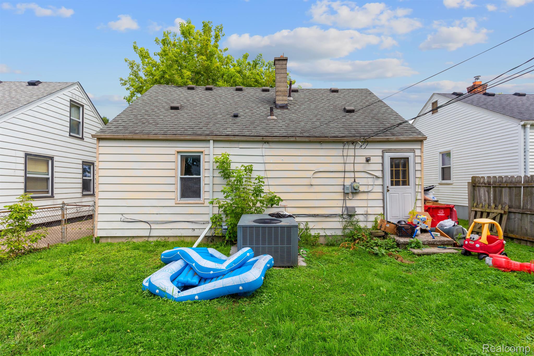 17484 Lowell Street Roseville City MI 48066