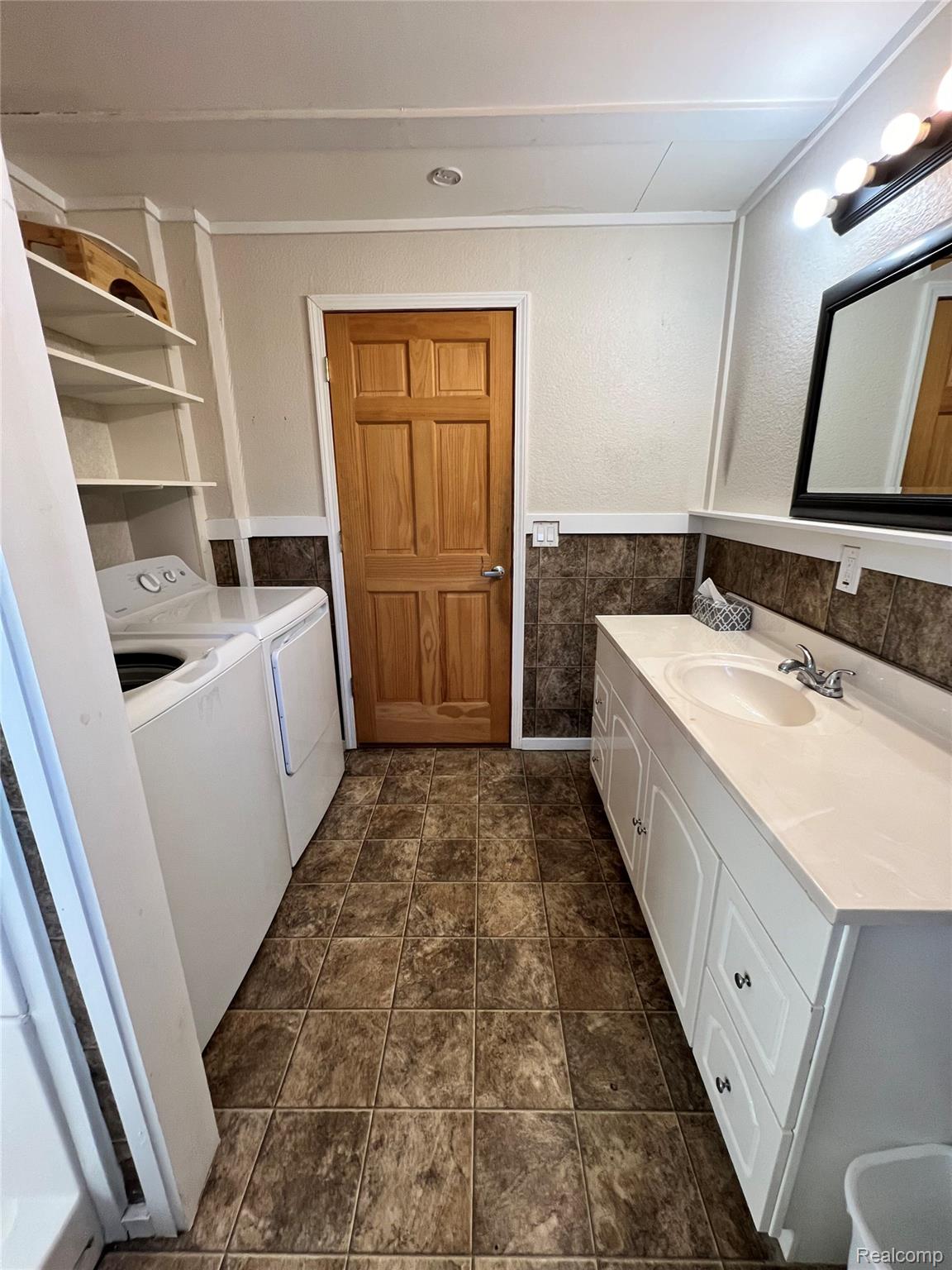 2735 Weiss Street Saginaw City MI 48602