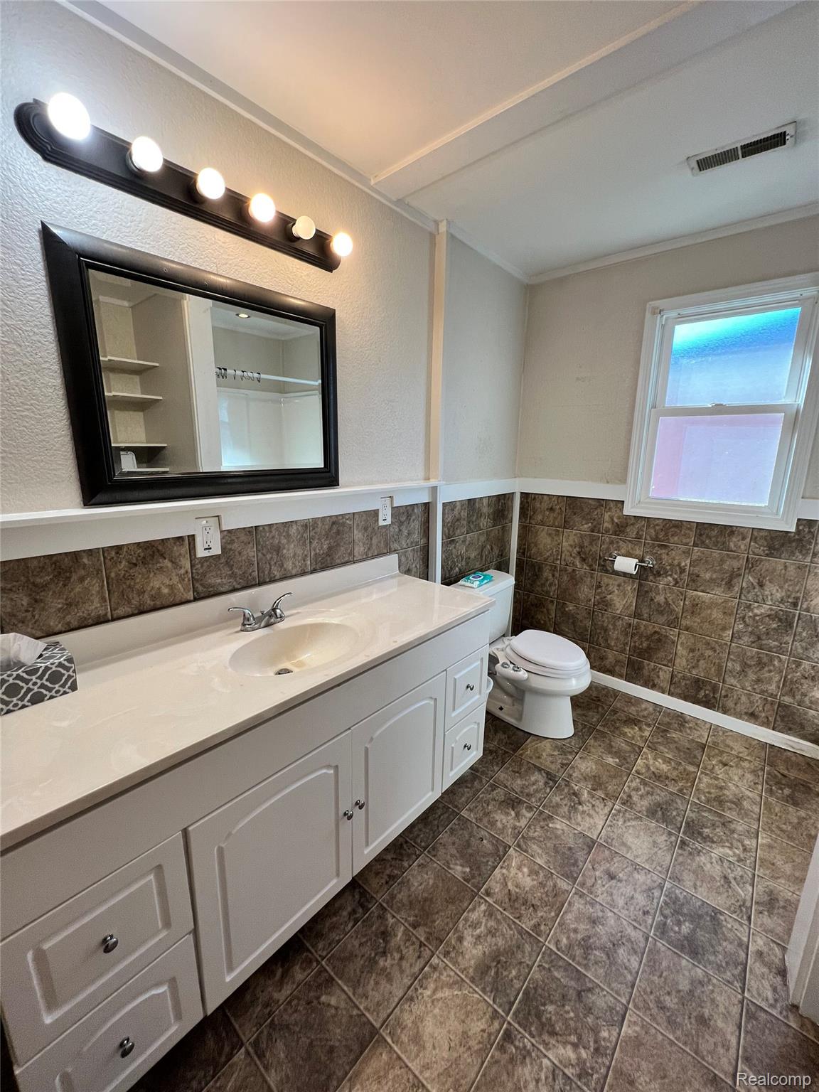 2735 Weiss Street Saginaw City MI 48602