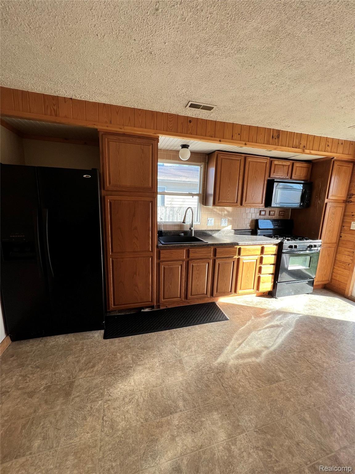 2735 Weiss Street Saginaw City MI 48602