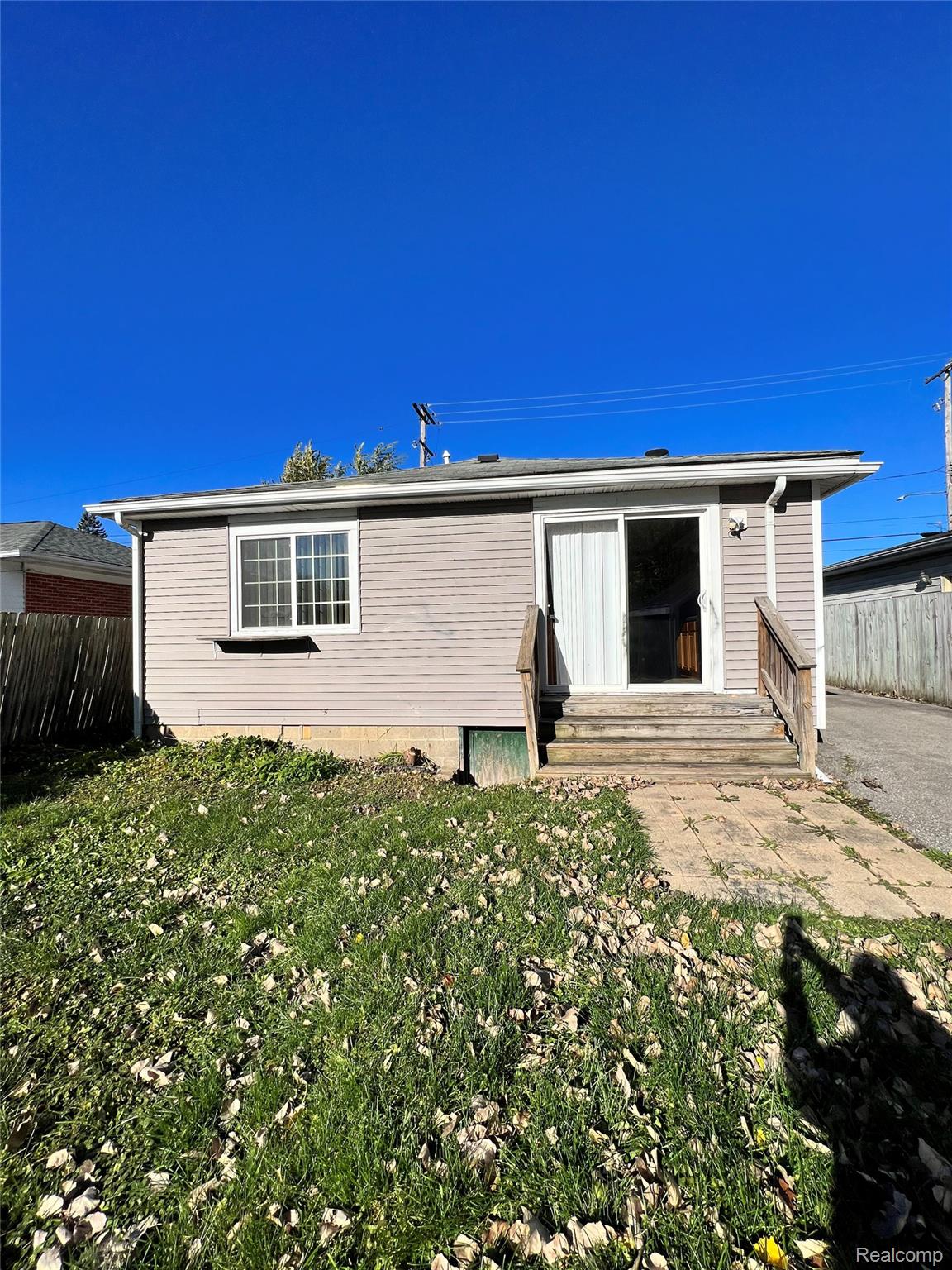 2735 Weiss Street Saginaw City MI 48602