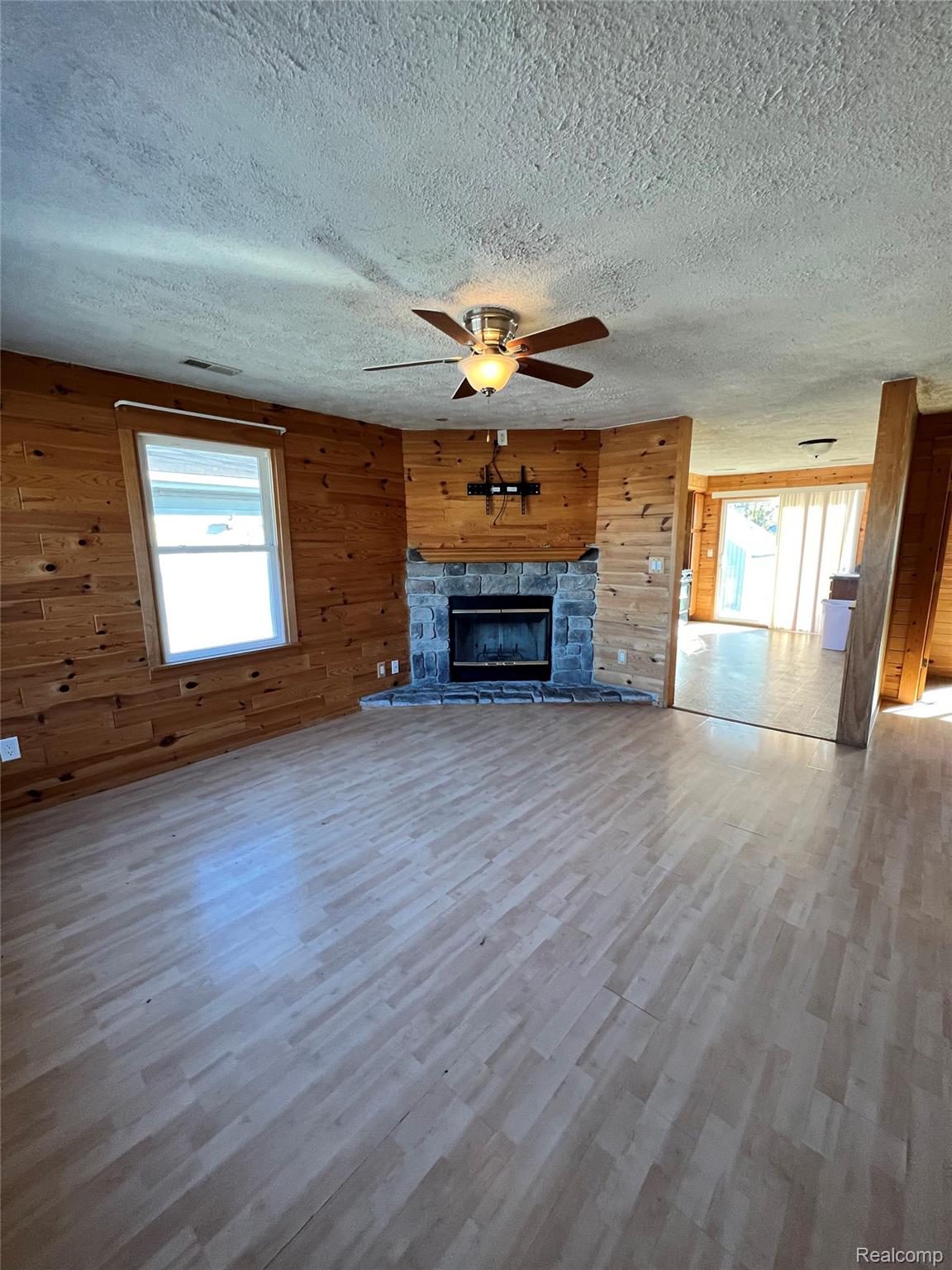 2735 Weiss Street Saginaw City MI 48602