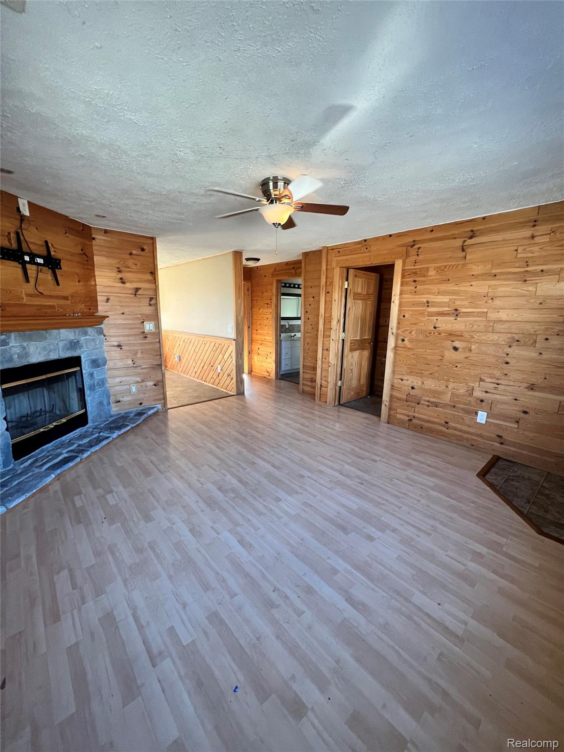 2735 Weiss Street Saginaw City MI 48602
