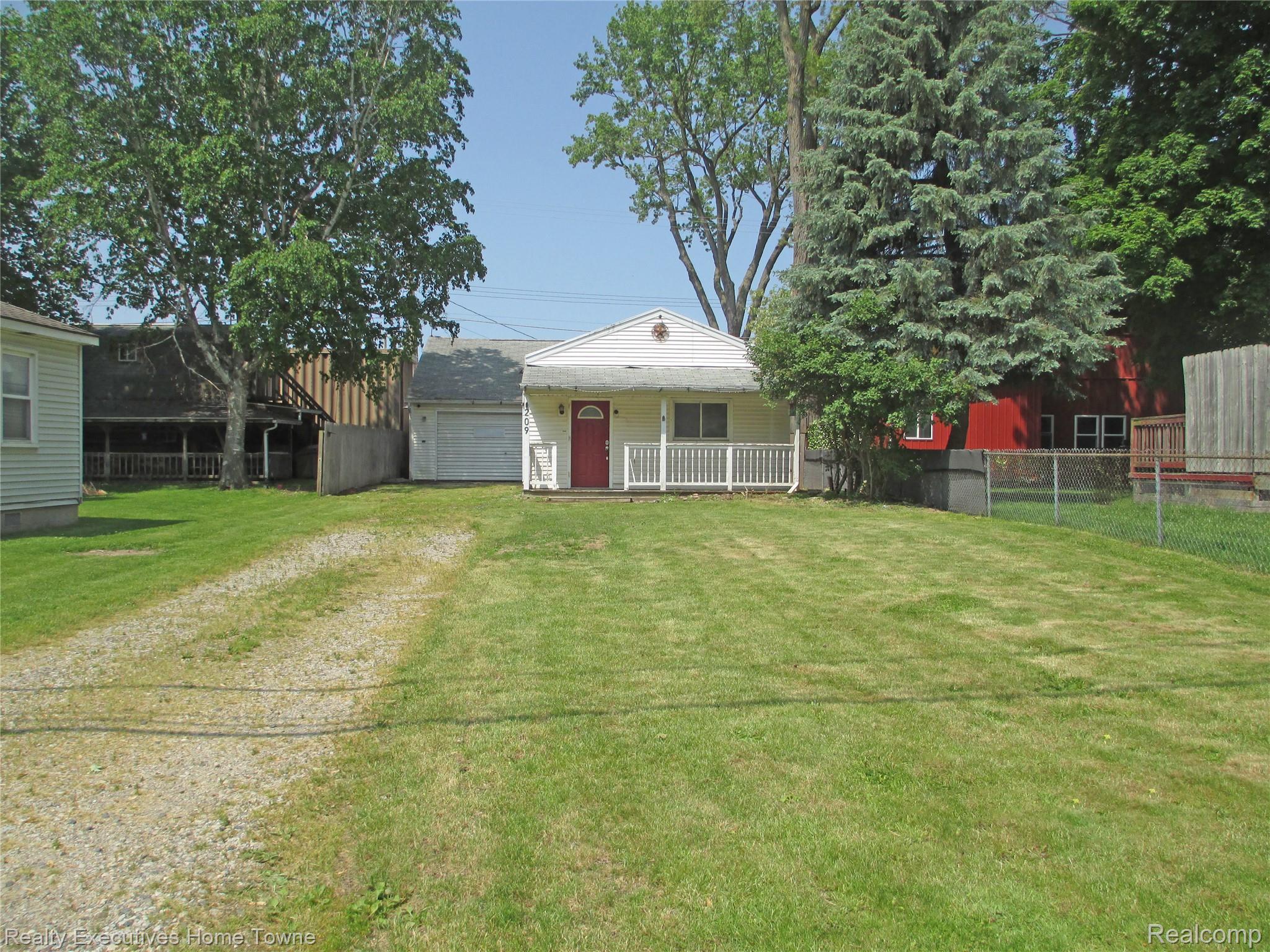 209 Bristol Street N Almont Village MI 48003