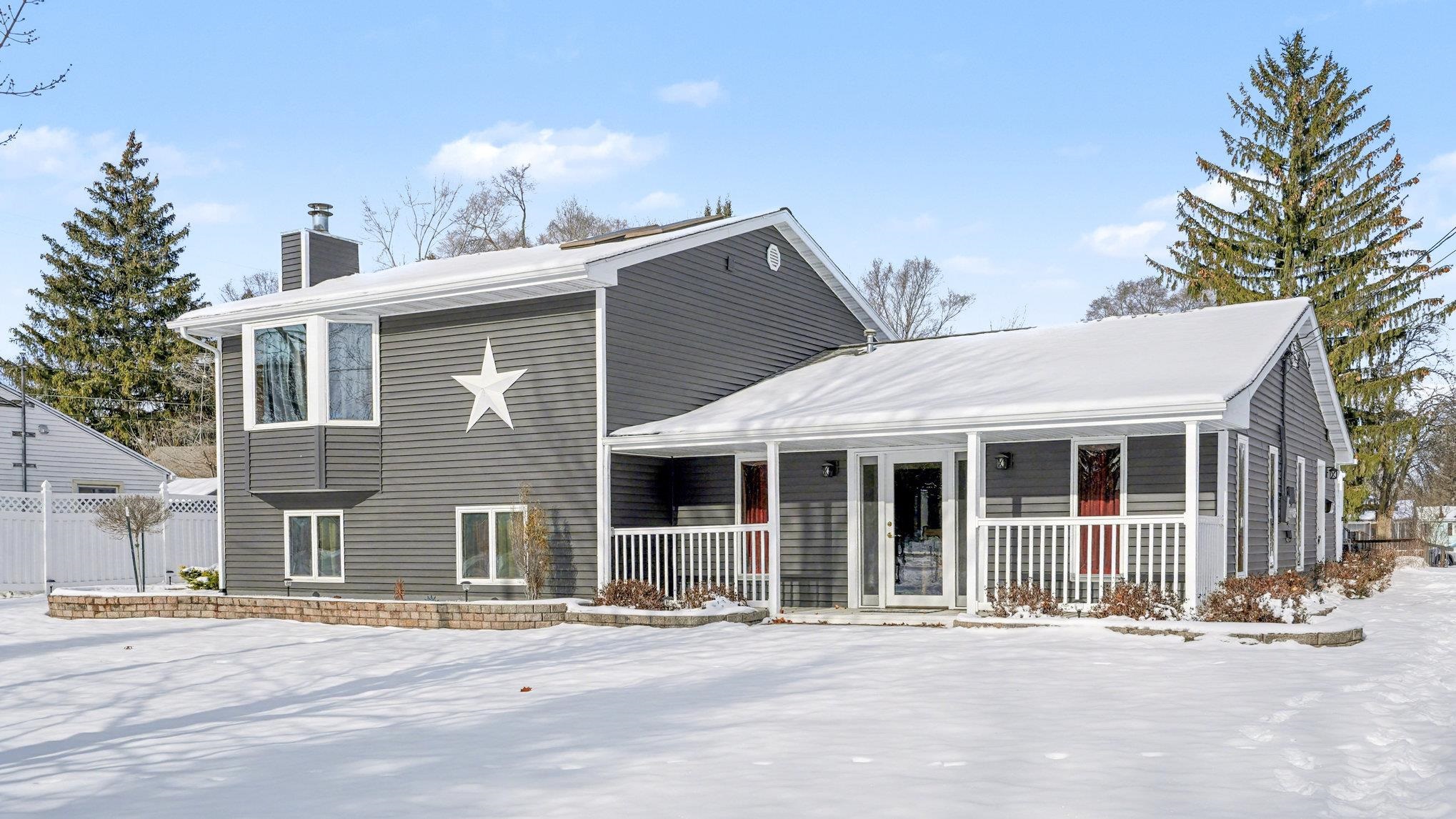 421 E Hillcrest Street Alma City MI 48801