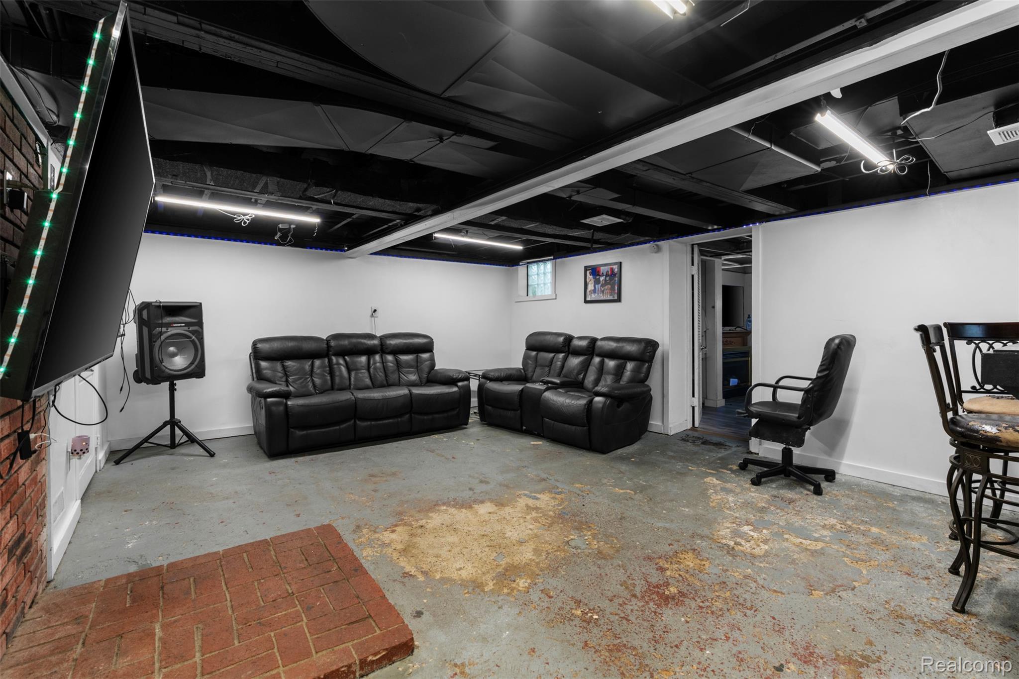 22355 Curie Avenue Warren City MI 48091