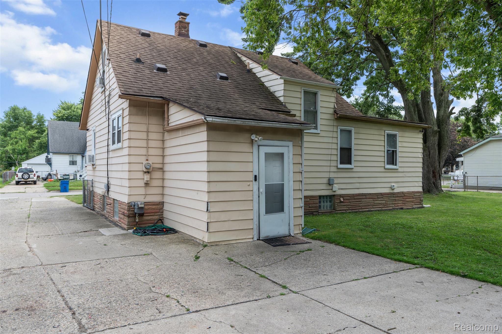 22355 Curie Avenue Warren City MI 48091