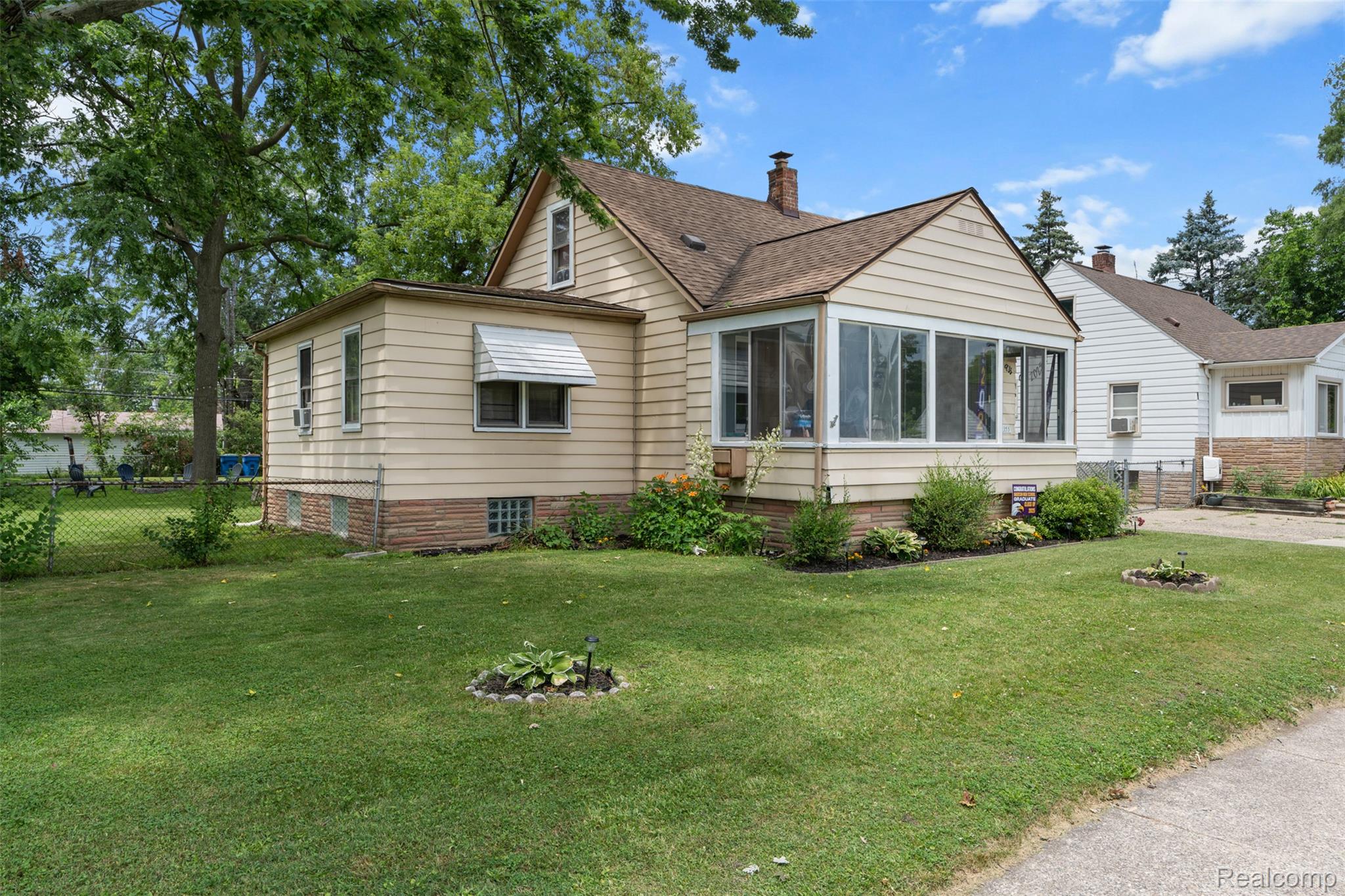 22355 Curie Avenue Warren City MI 48091