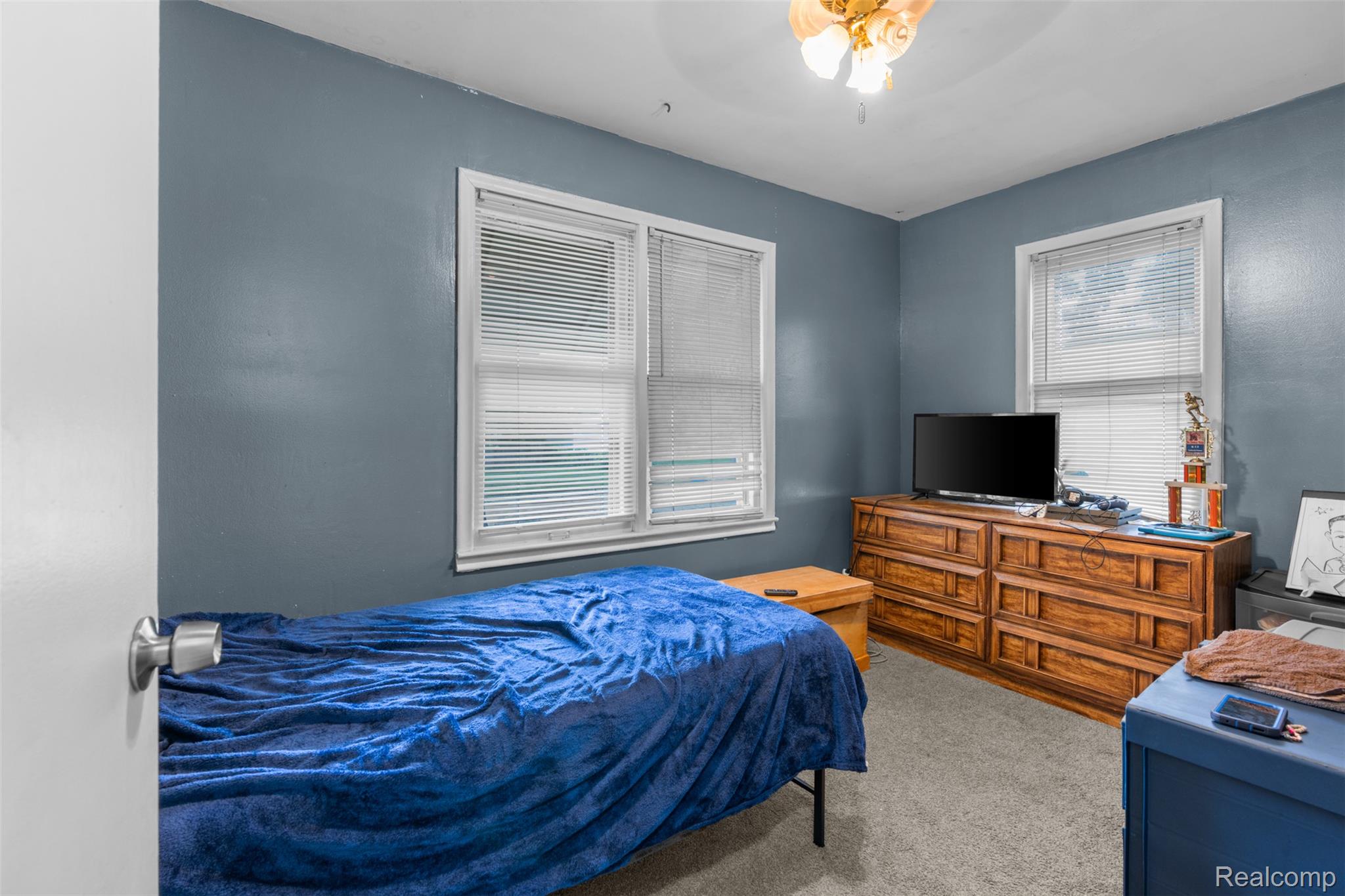 22355 Curie Avenue Warren City MI 48091