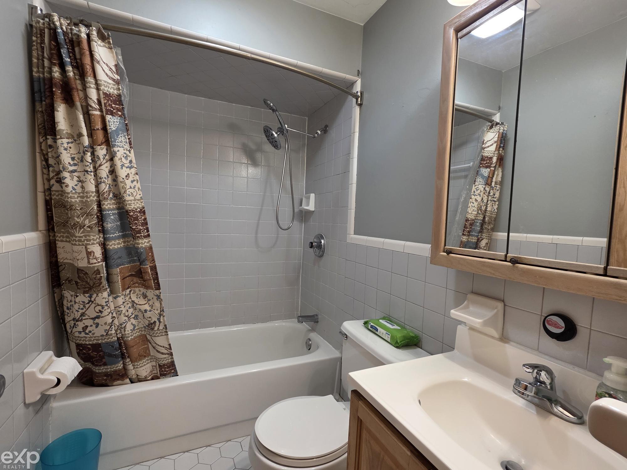 23400 Deziel Street Roseville City MI 48082