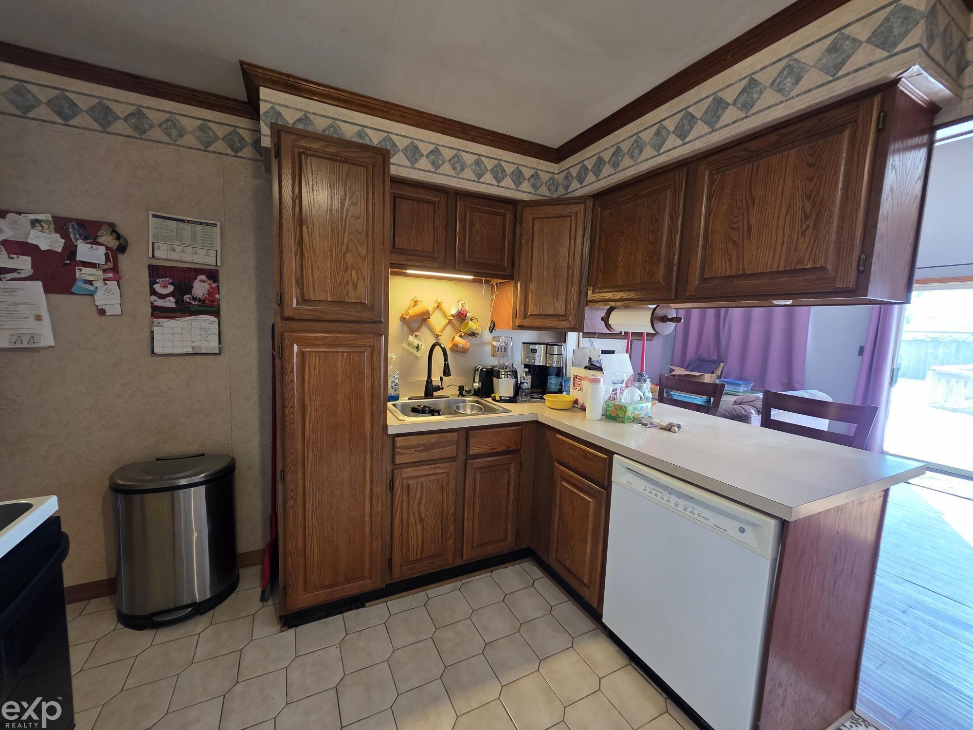 23400 Deziel Street Roseville City MI 48082