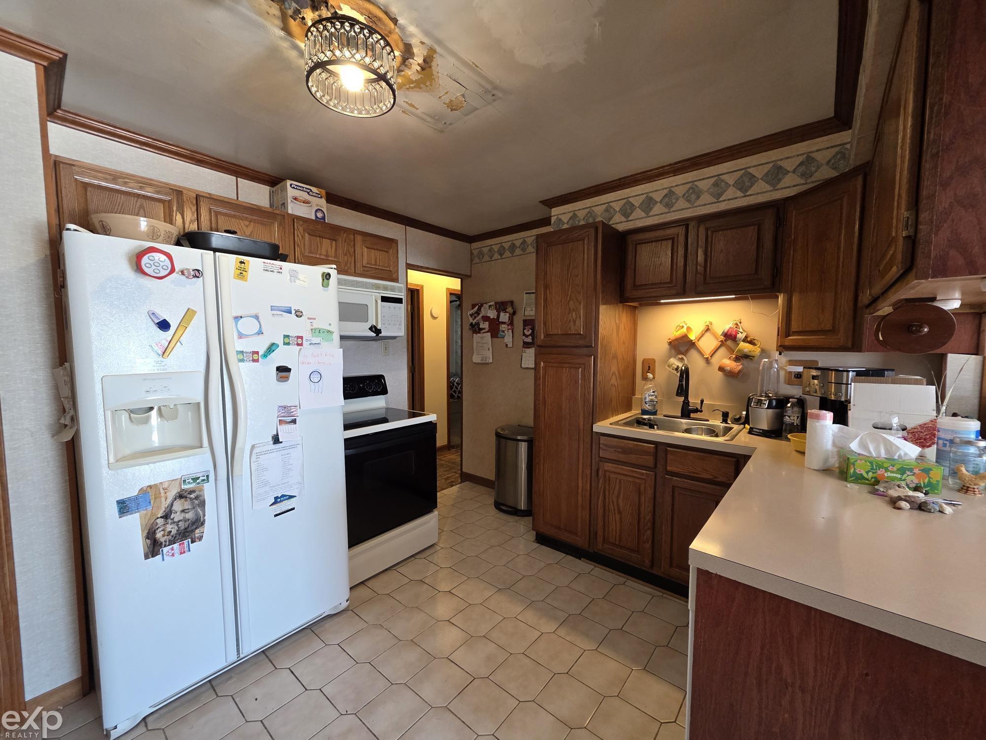 23400 Deziel Street Roseville City MI 48082
