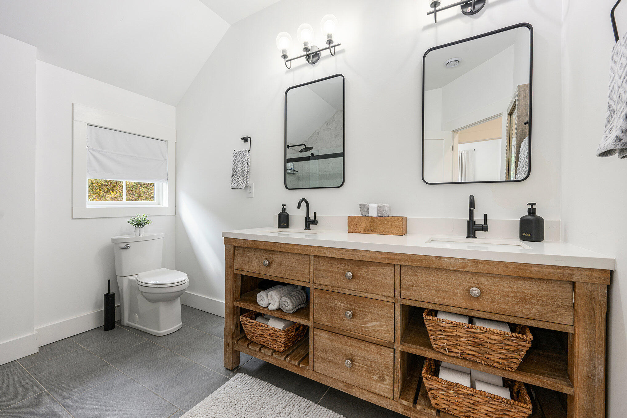 22942 M-43 Almena Township MI 49009