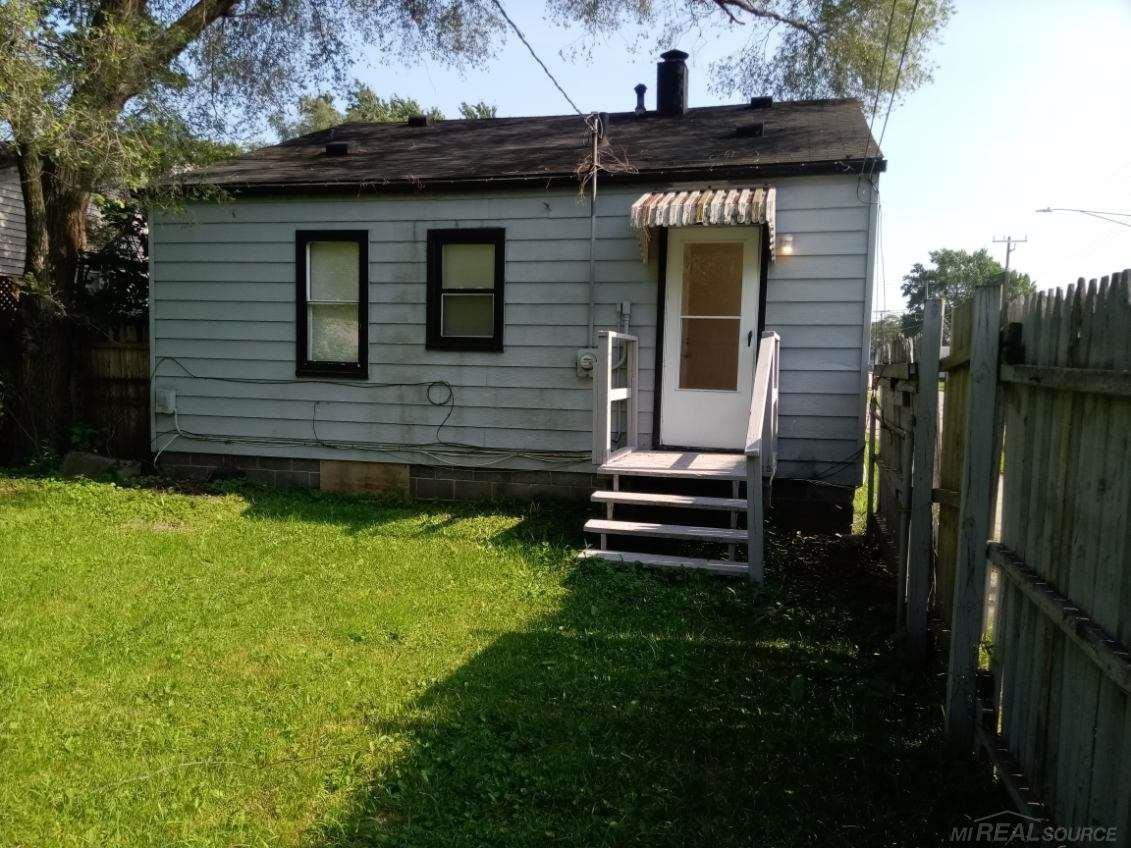 13005 Sidonie Avenue Warren City MI 48089