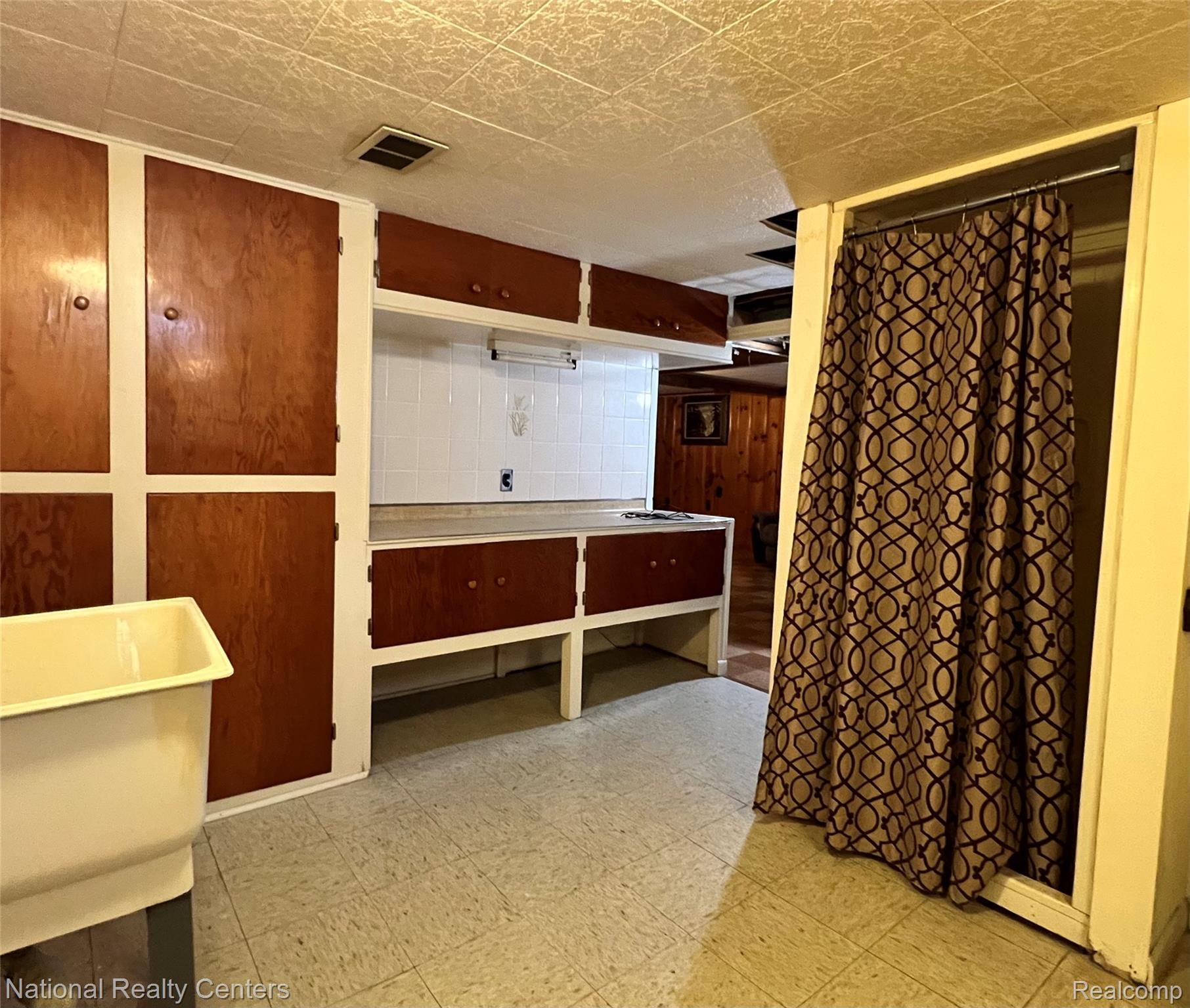 7159 Luana Avenue Allen Park City MI 48101