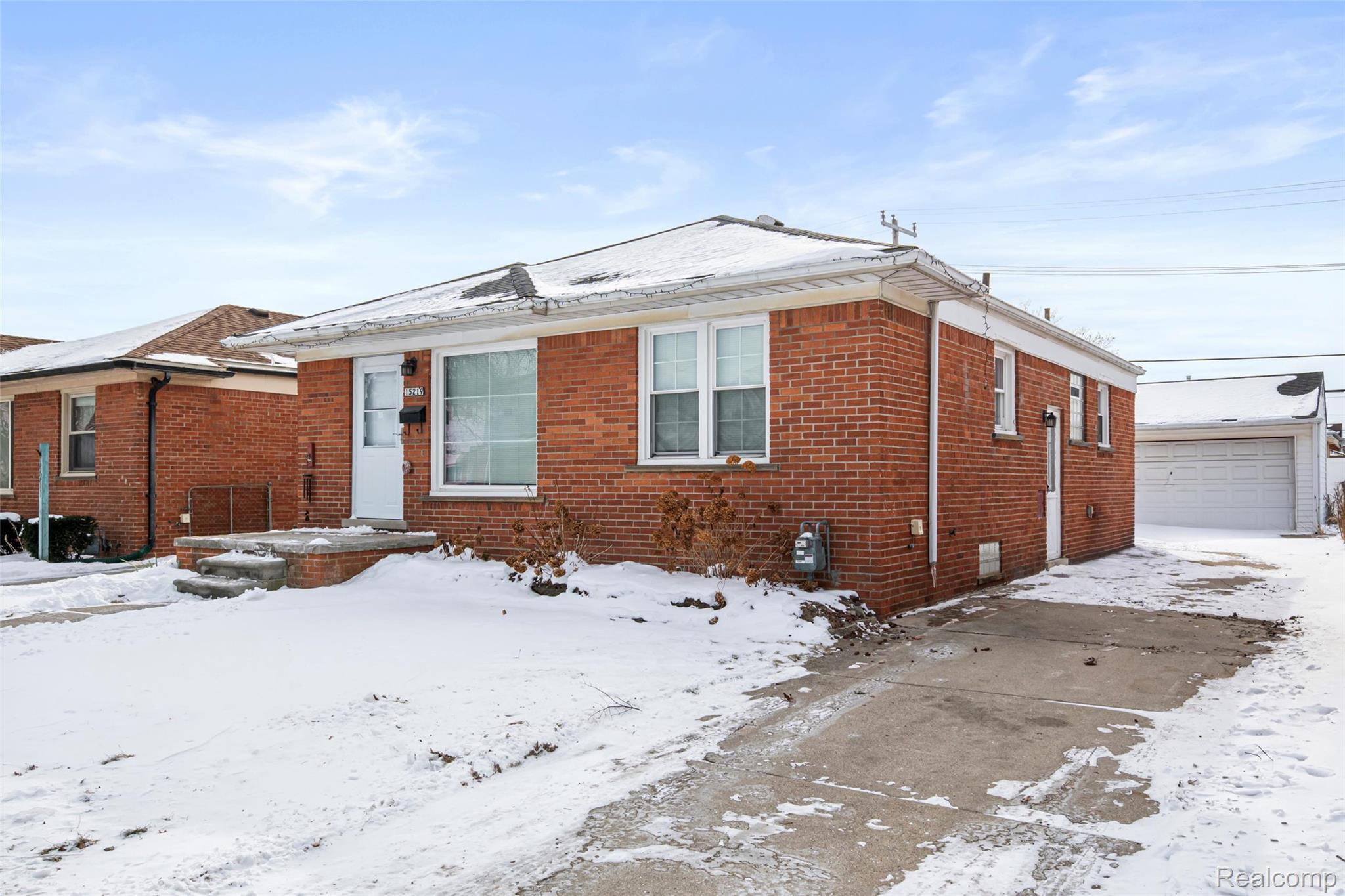 15219 University Street Allen Park City MI 48101