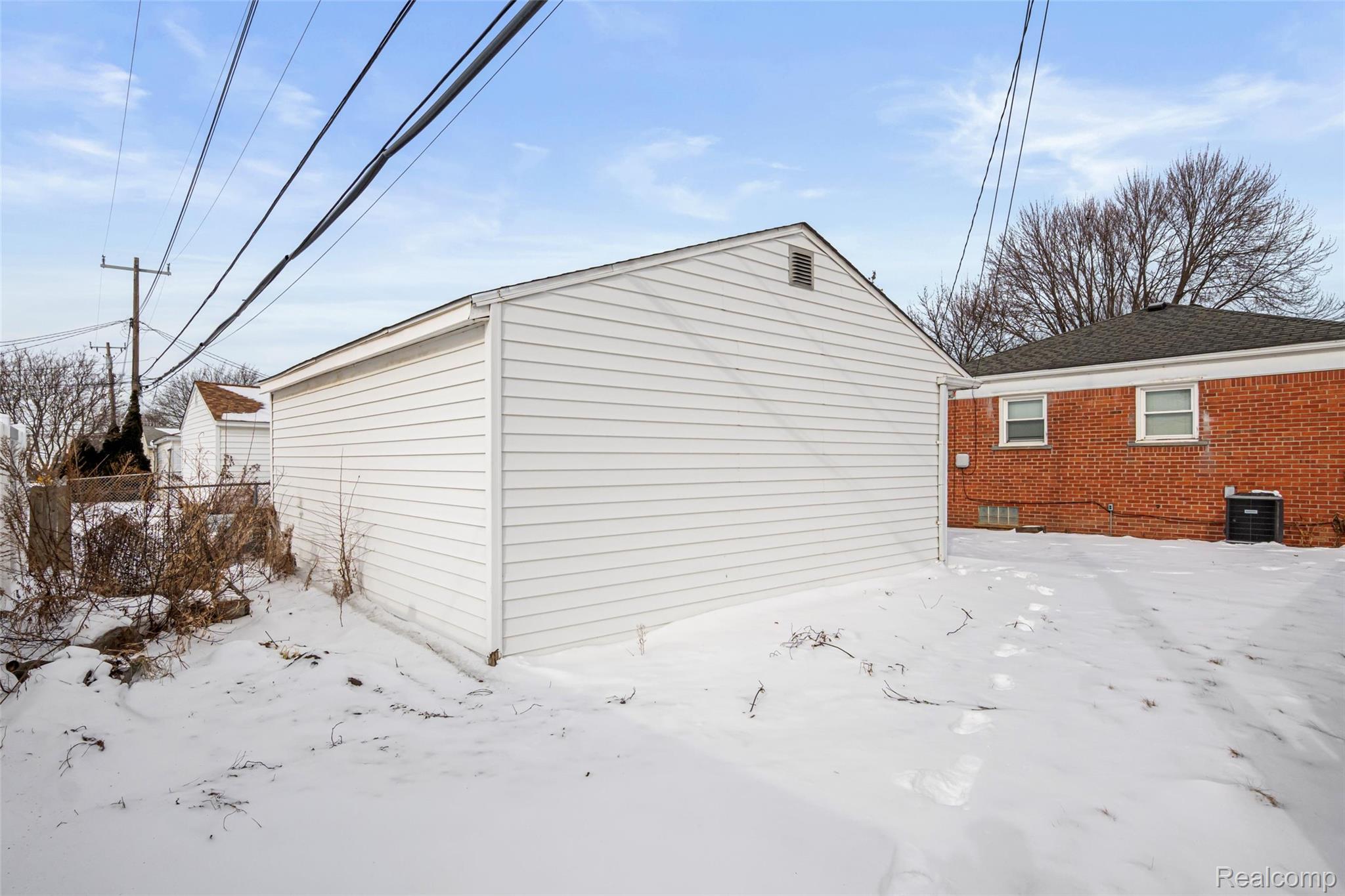 15219 University Street Allen Park City MI 48101
