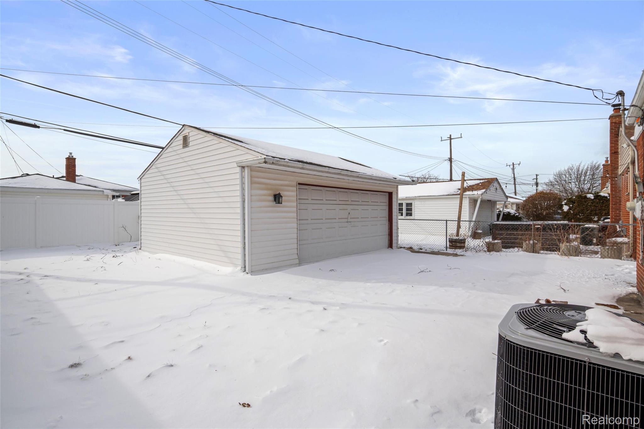 15219 University Street Allen Park City MI 48101