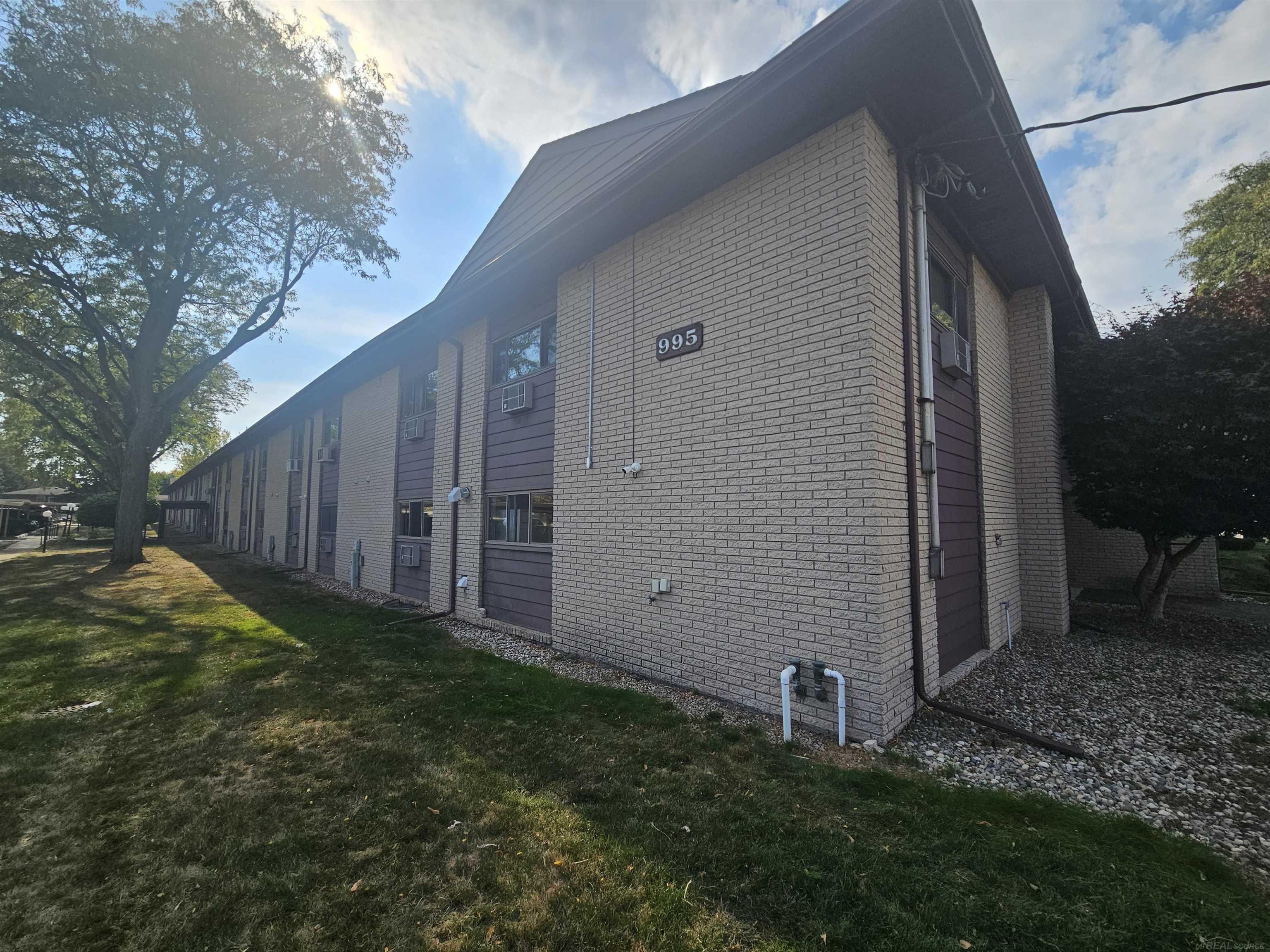 995 N Cass Lake Road Waterford Charter Township MI 48328