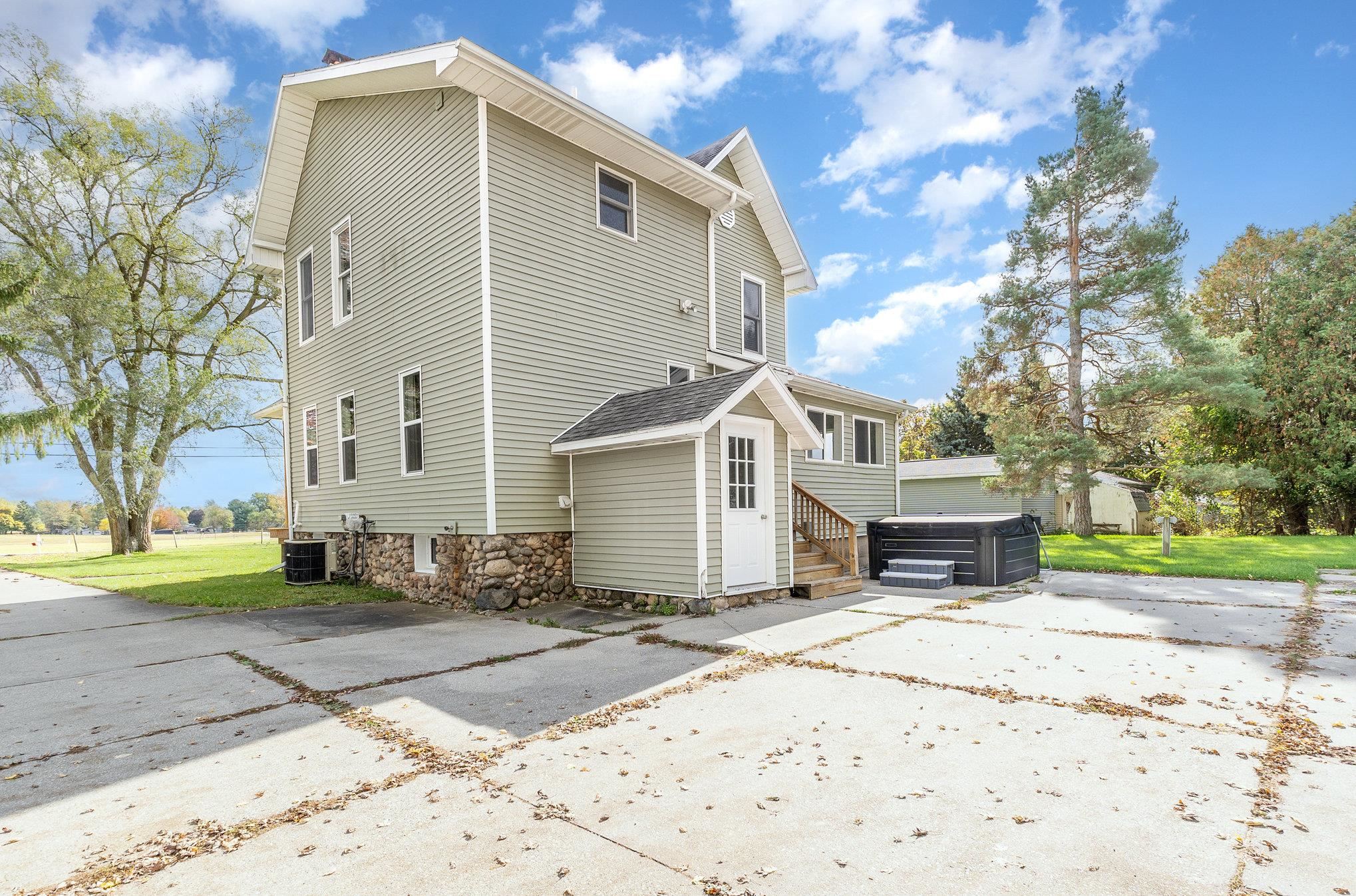 706 S Lincoln Avenue Alma City MI 48801