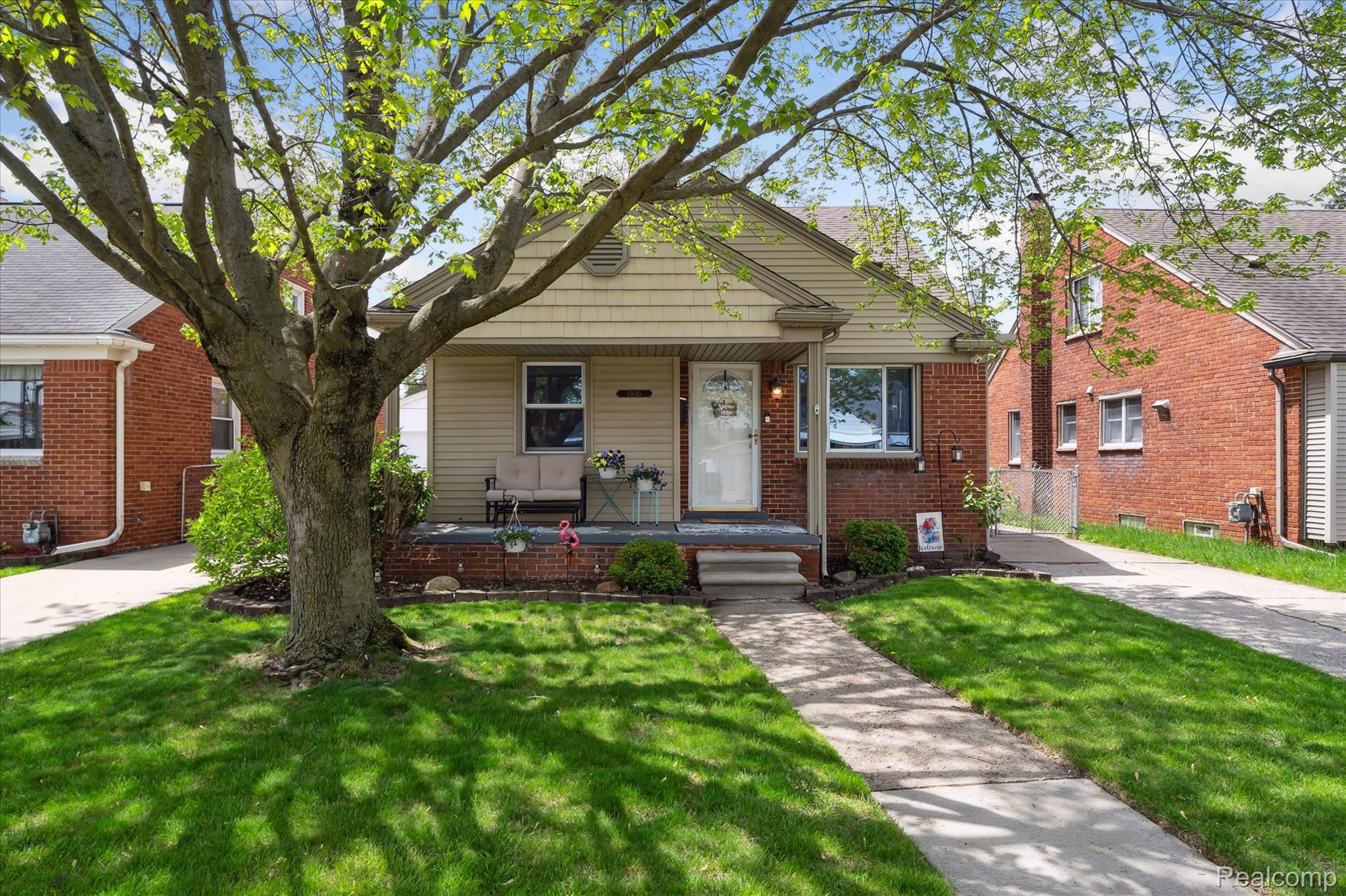 15645 Warwick Avenue Allen Park City MI 48101