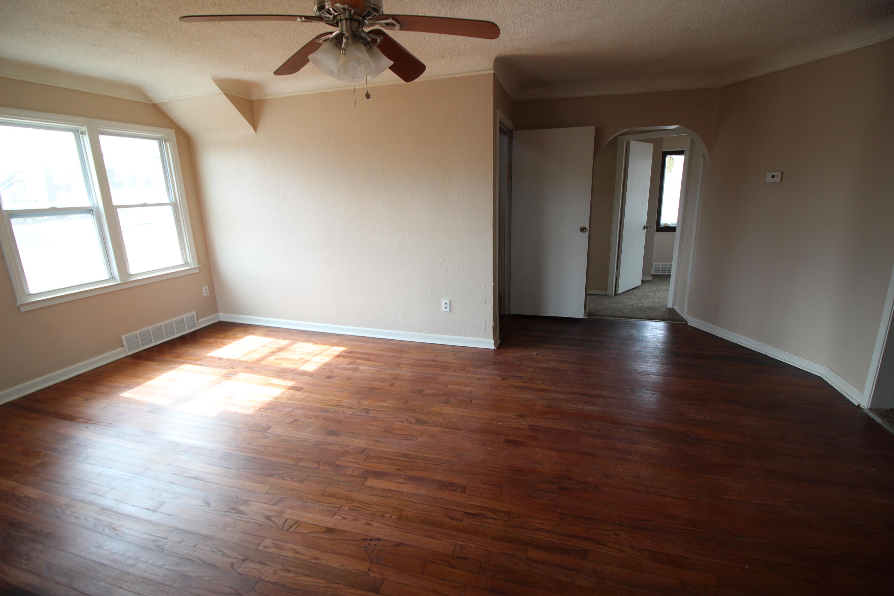 14462 Pine Street Taylor City MI 48180
