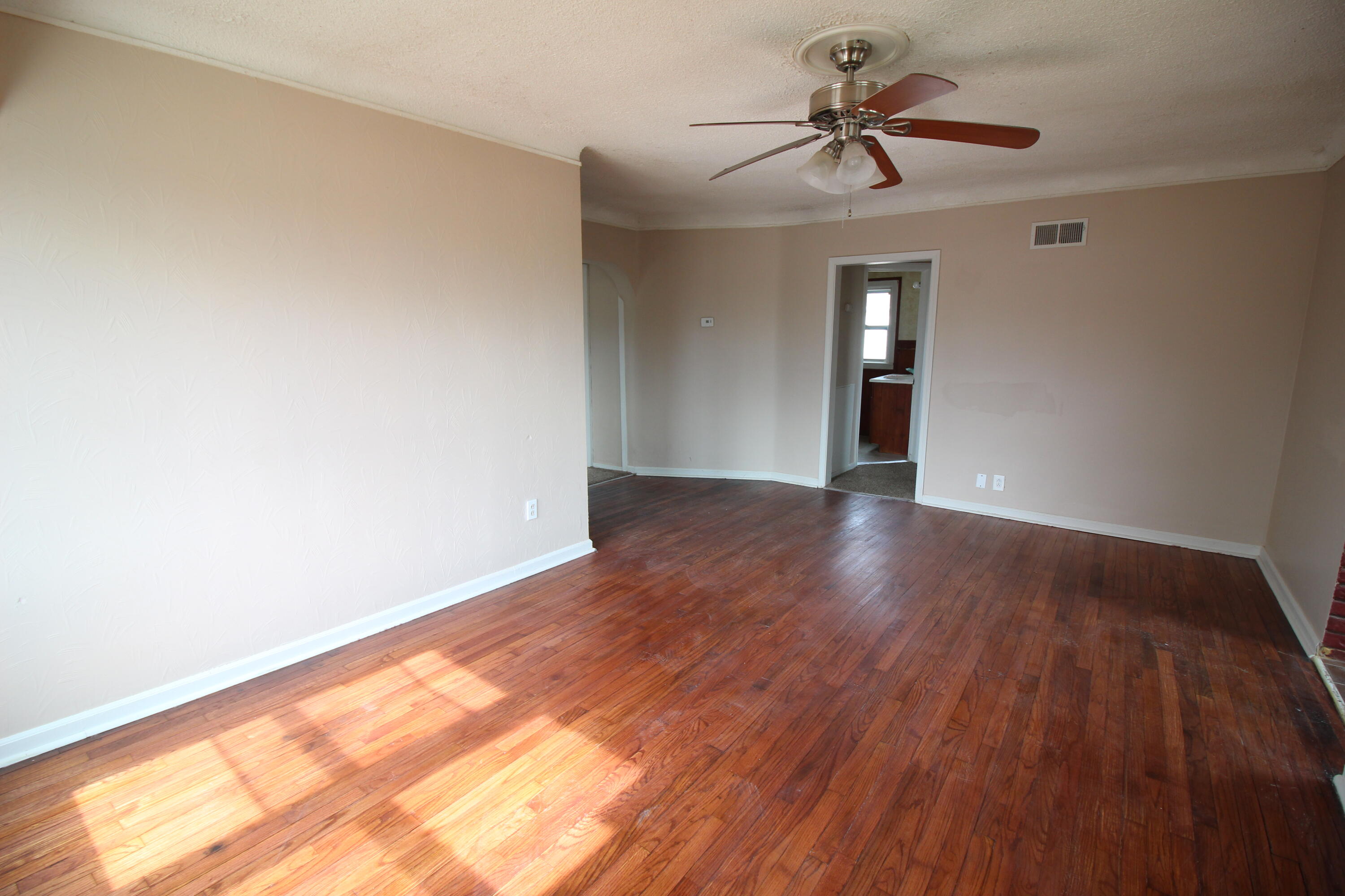 14462 Pine Street Taylor City MI 48180