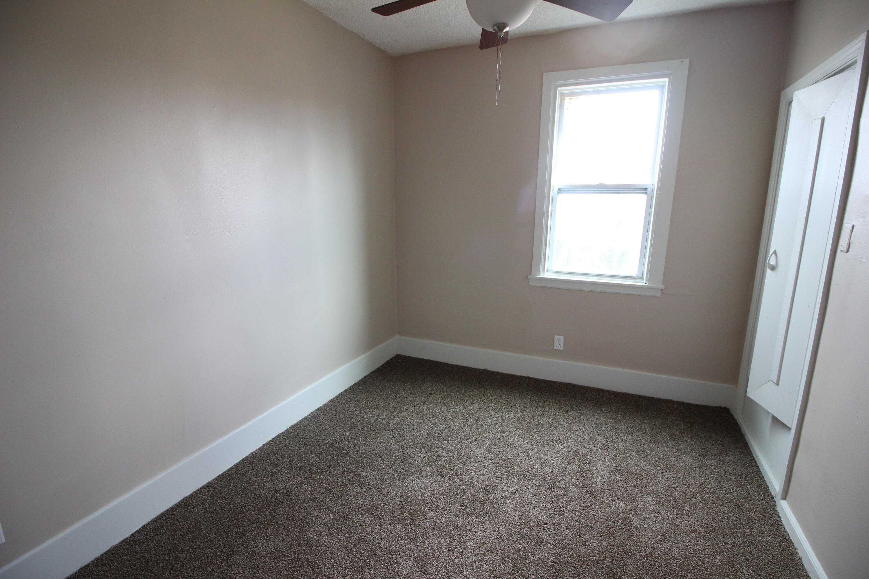 14462 Pine Street Taylor City MI 48180