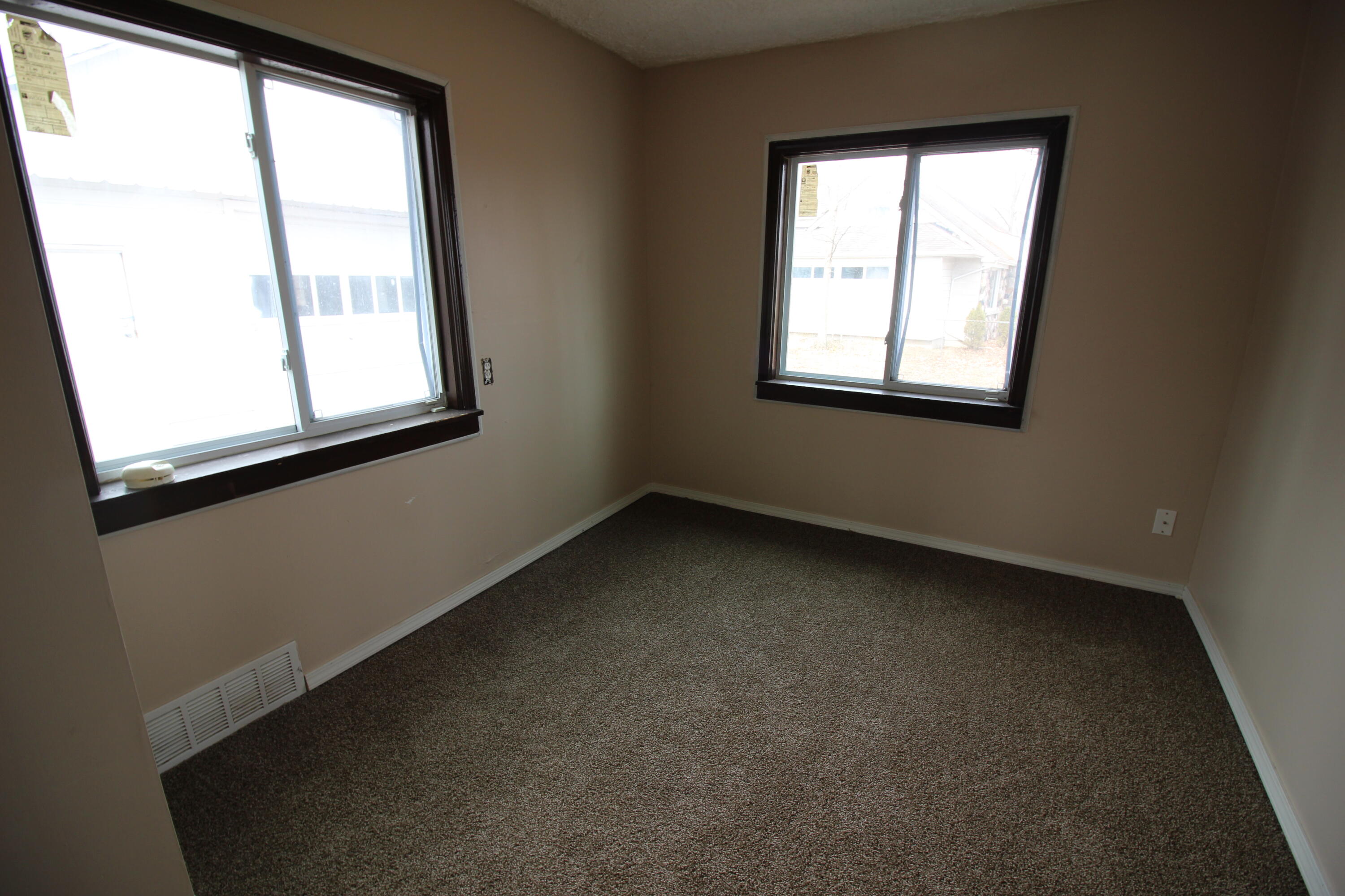14462 Pine Street Taylor City MI 48180