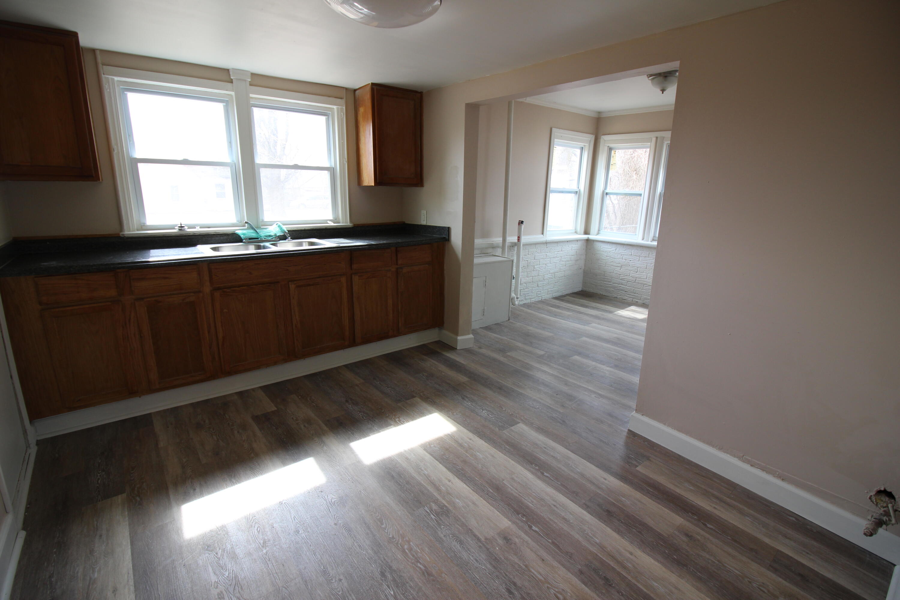 14462 Pine Street Taylor City MI 48180
