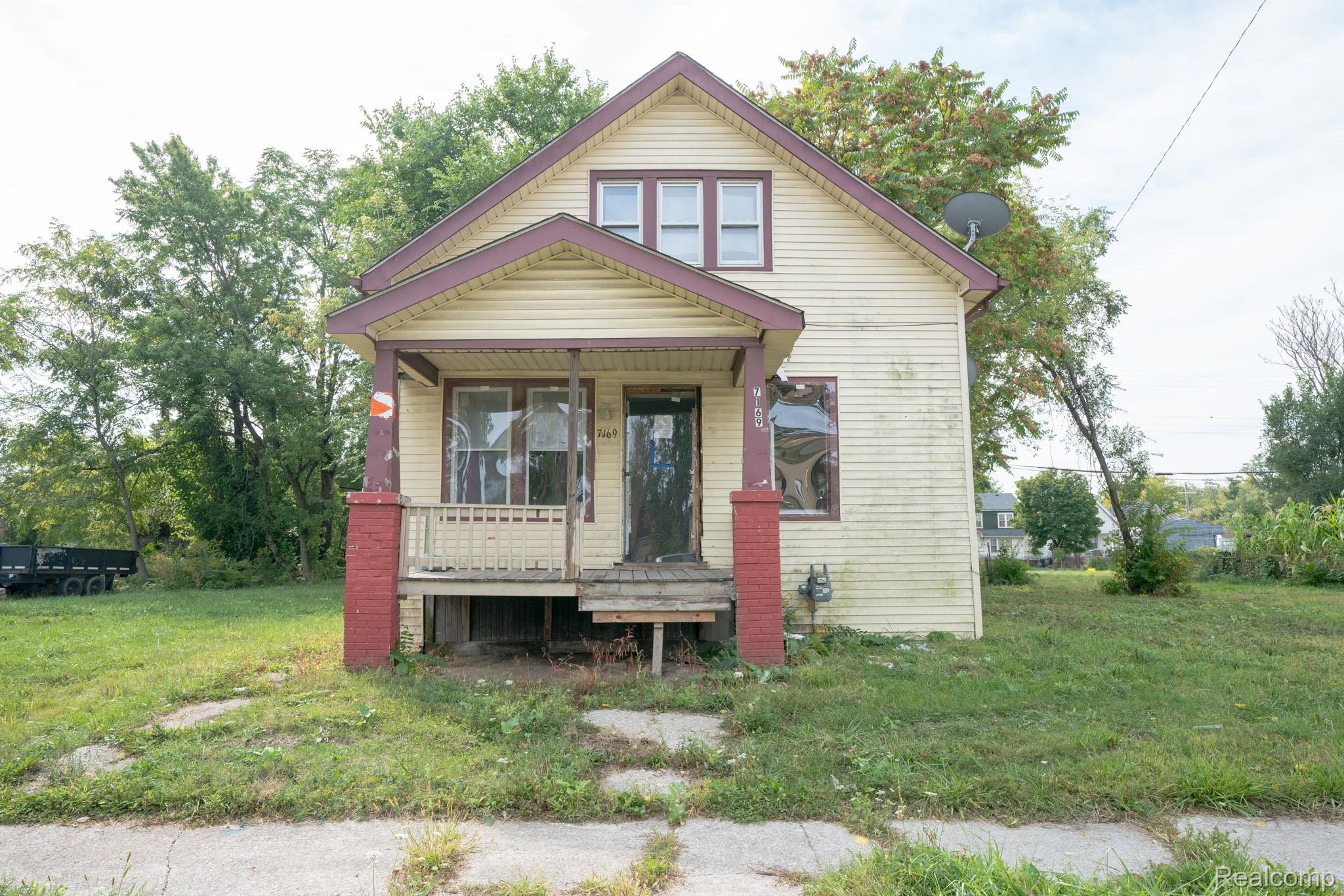 7169 Holmes Street Detroit City MI 48210